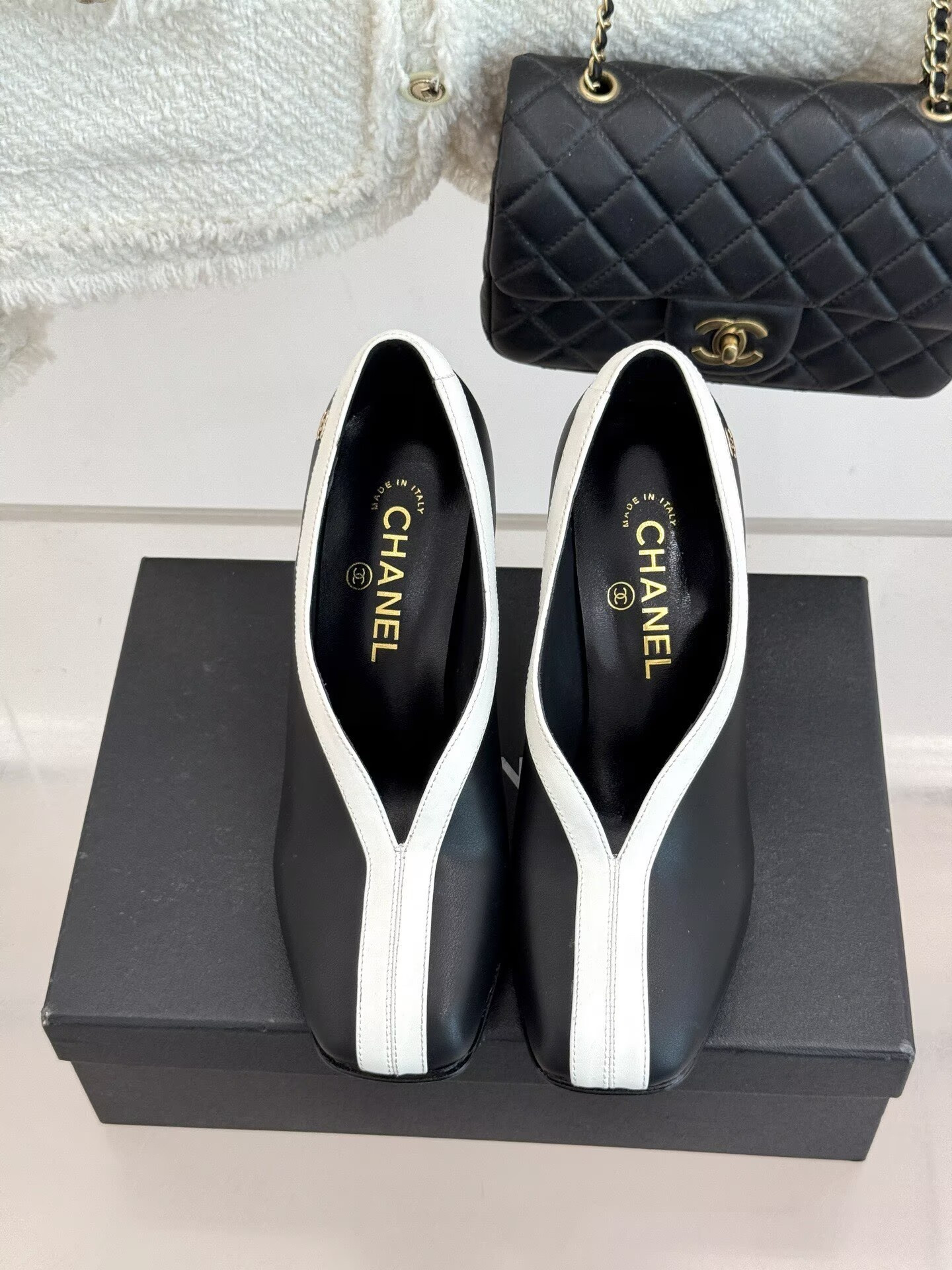 ua Ch**el pumps