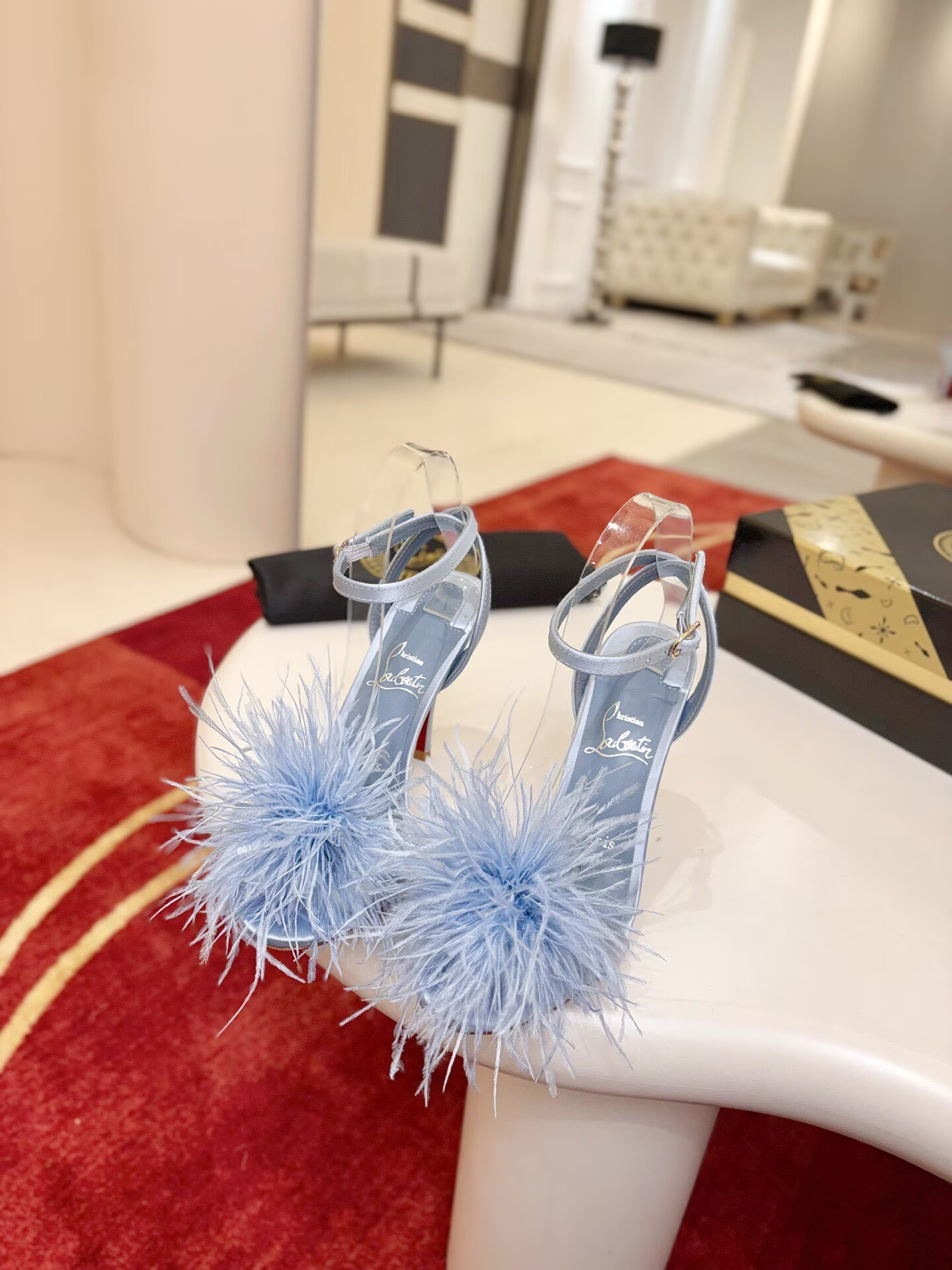 ua Chr1st1an louboutin patapompom sandals
