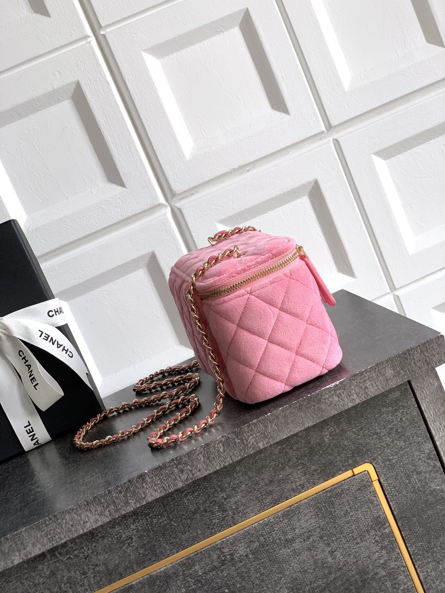 CHANEL Vanity With Chain 9.5x17x8cm