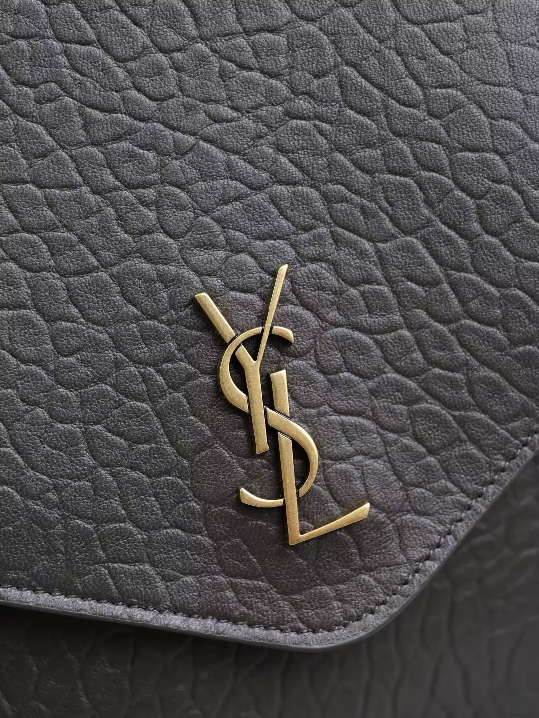 YSL CASSANDRE Pouch on Chain 35x22x3-4.2cm