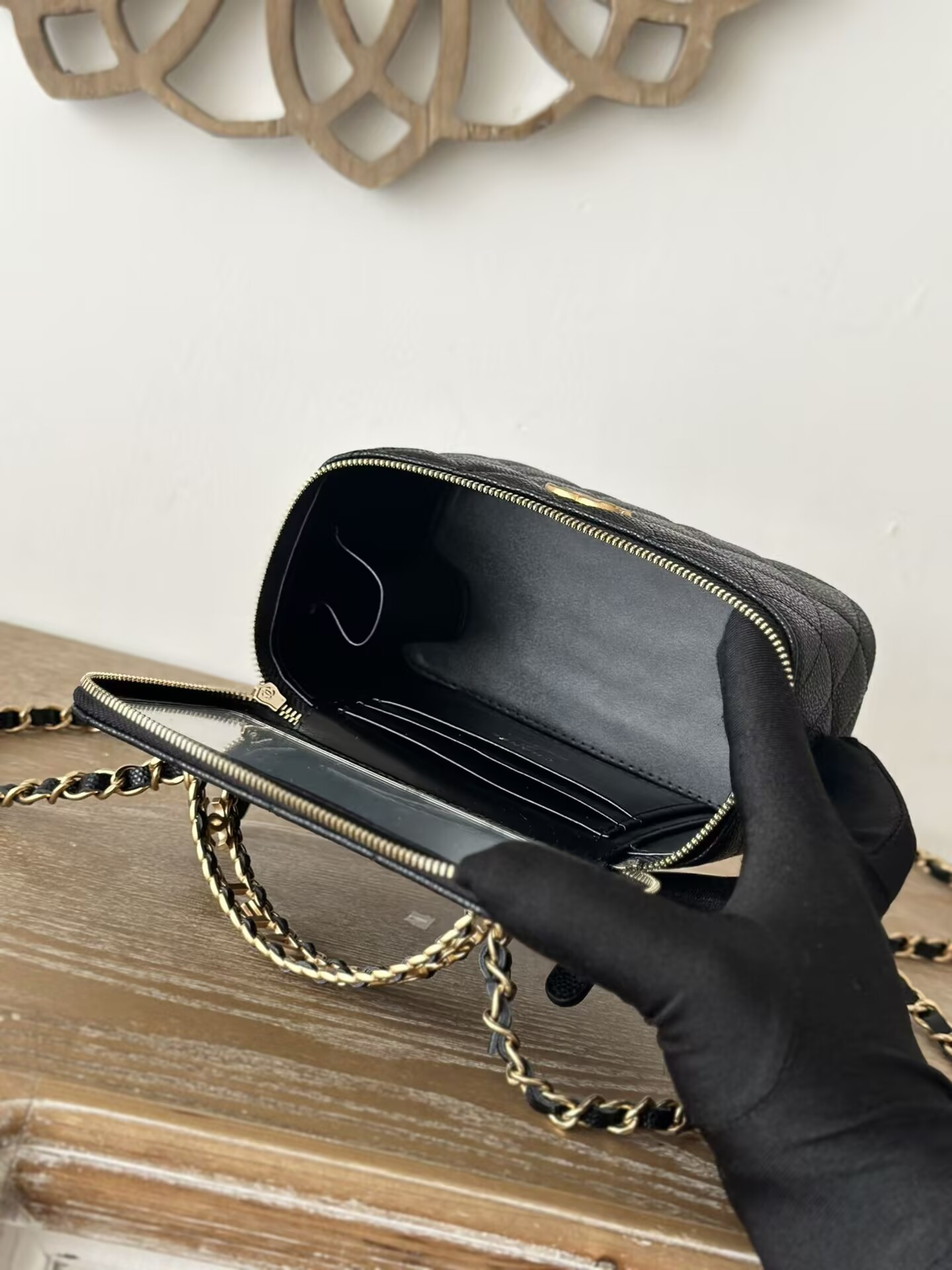 CHANEL Vanity With Chain 9.5x17x8cm