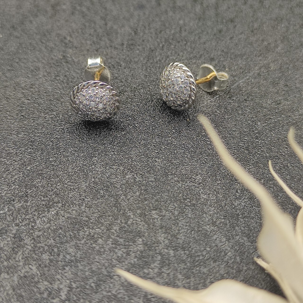 dau1d Yvrm*n 8.6mm round full d1am0nd earrings