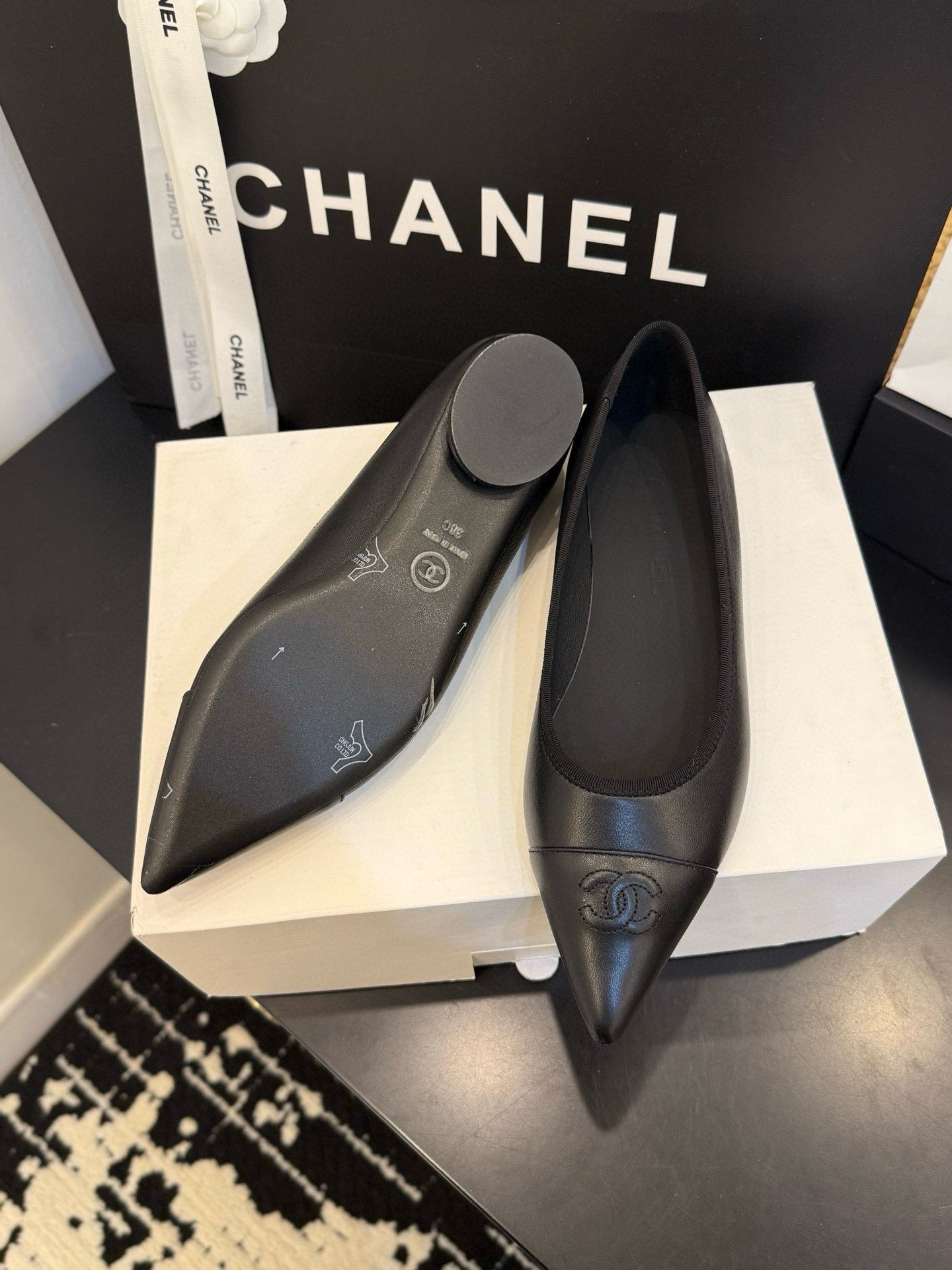 ua Ch**el ballet flats