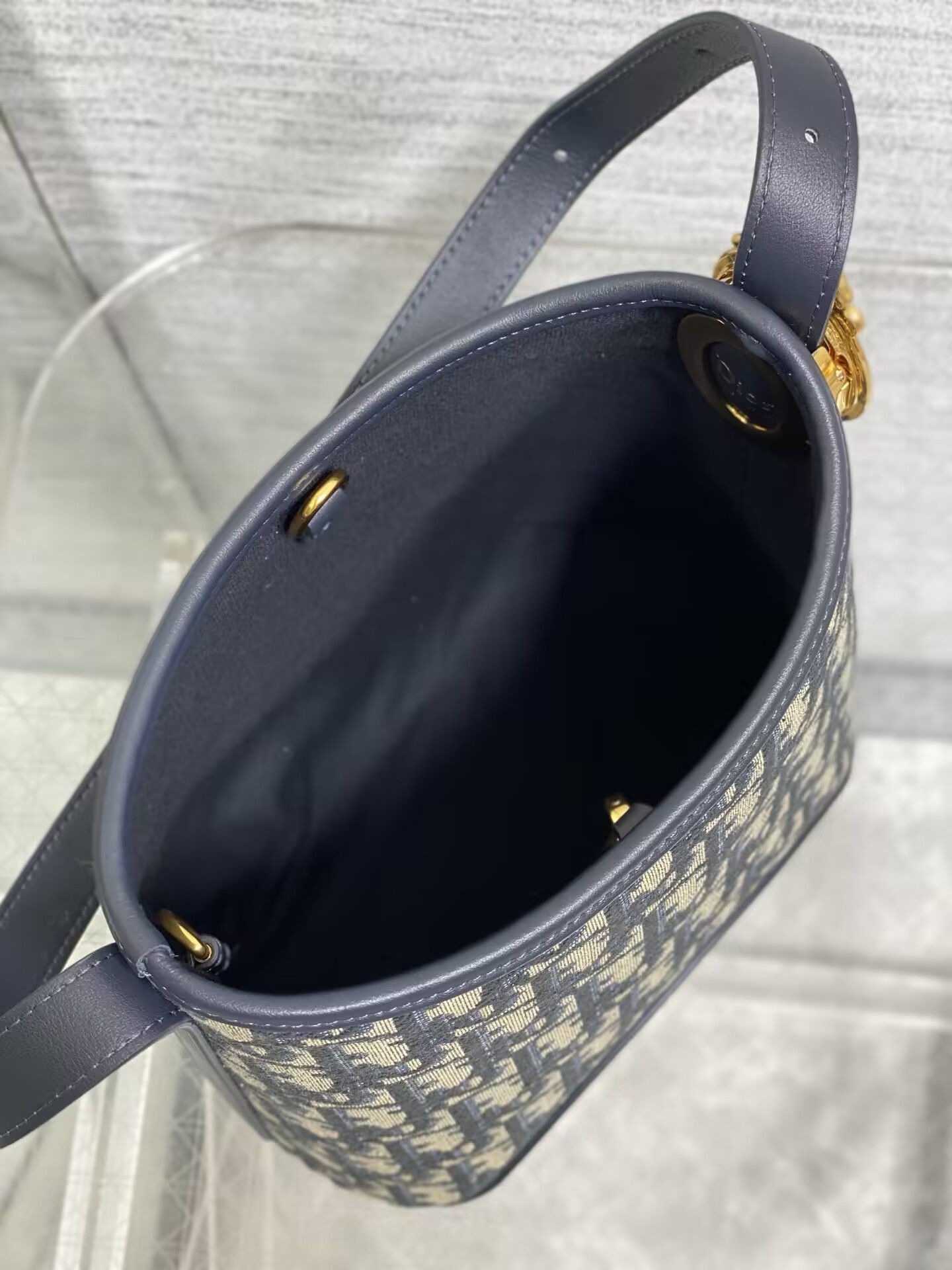 Dior Small Médaillon Bucket Bag 19.5x18.5x11.5cm