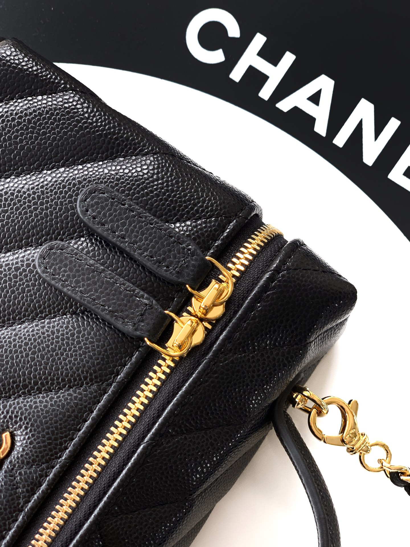 Chanel Vanity with Chain AP5212 17x19.5x5cm