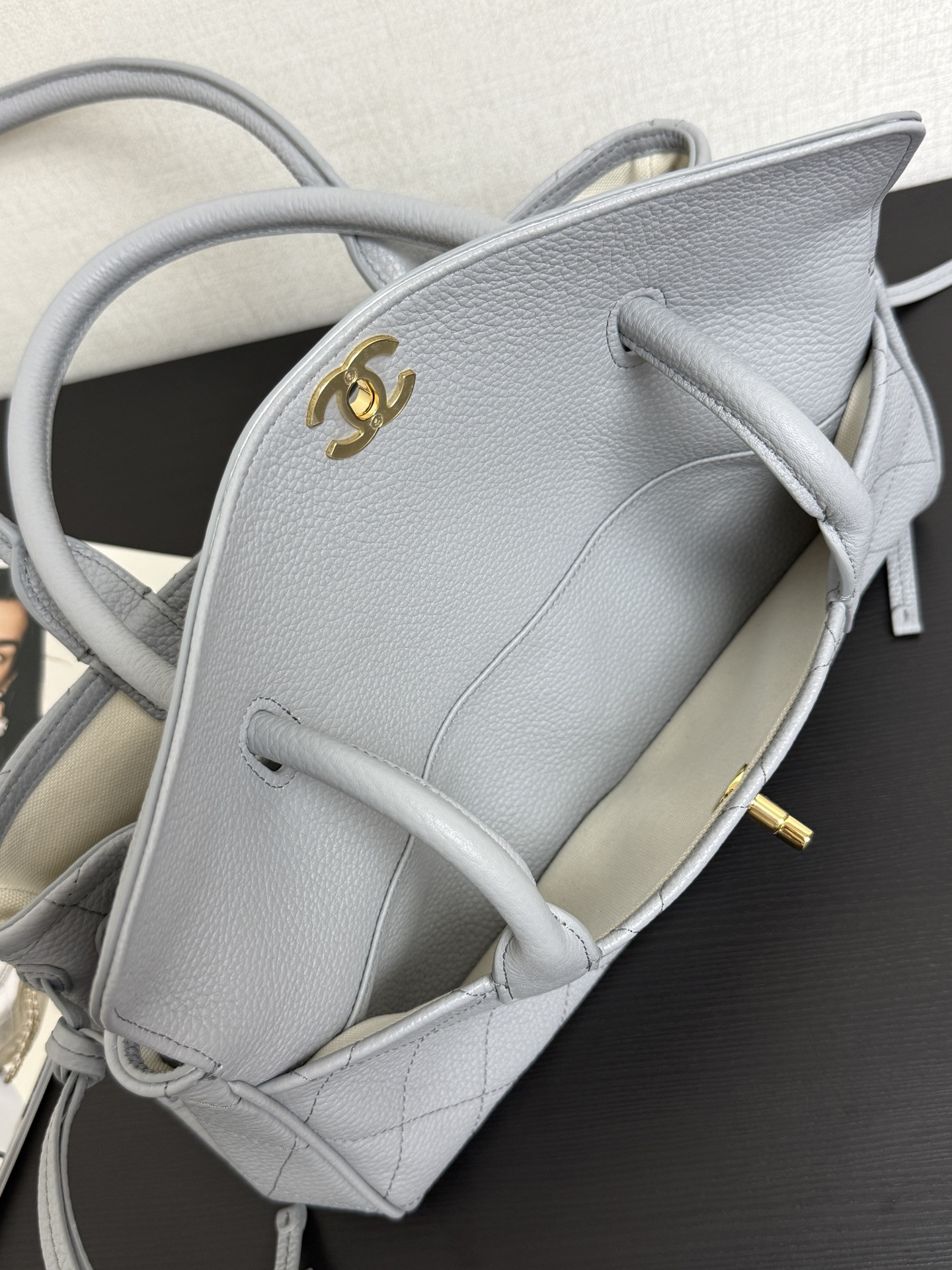 Chanel Small Tote AS6288 15x31x12cm