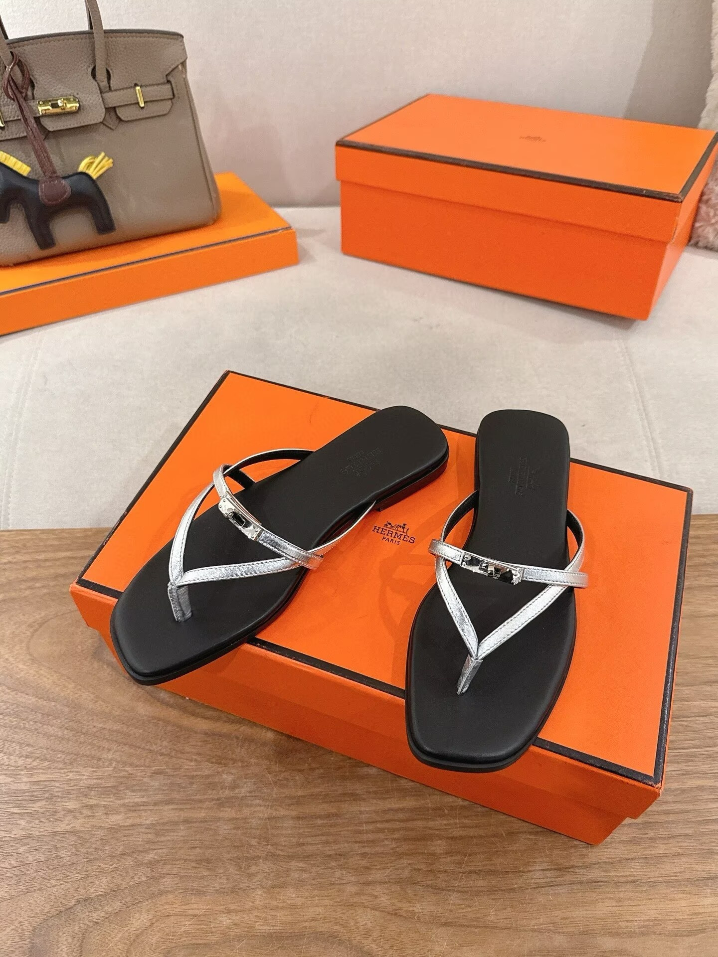 ua H**me5 miss sandals