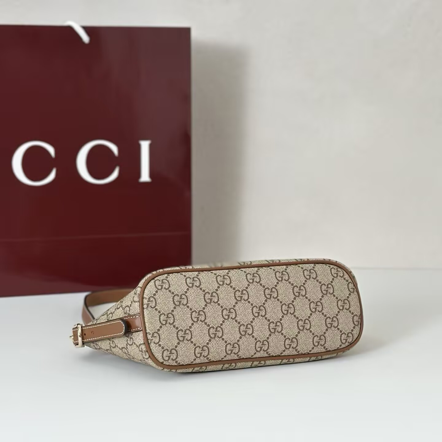 Gvc*1 gg emblem small shoulder bag 27x10.5x9cm