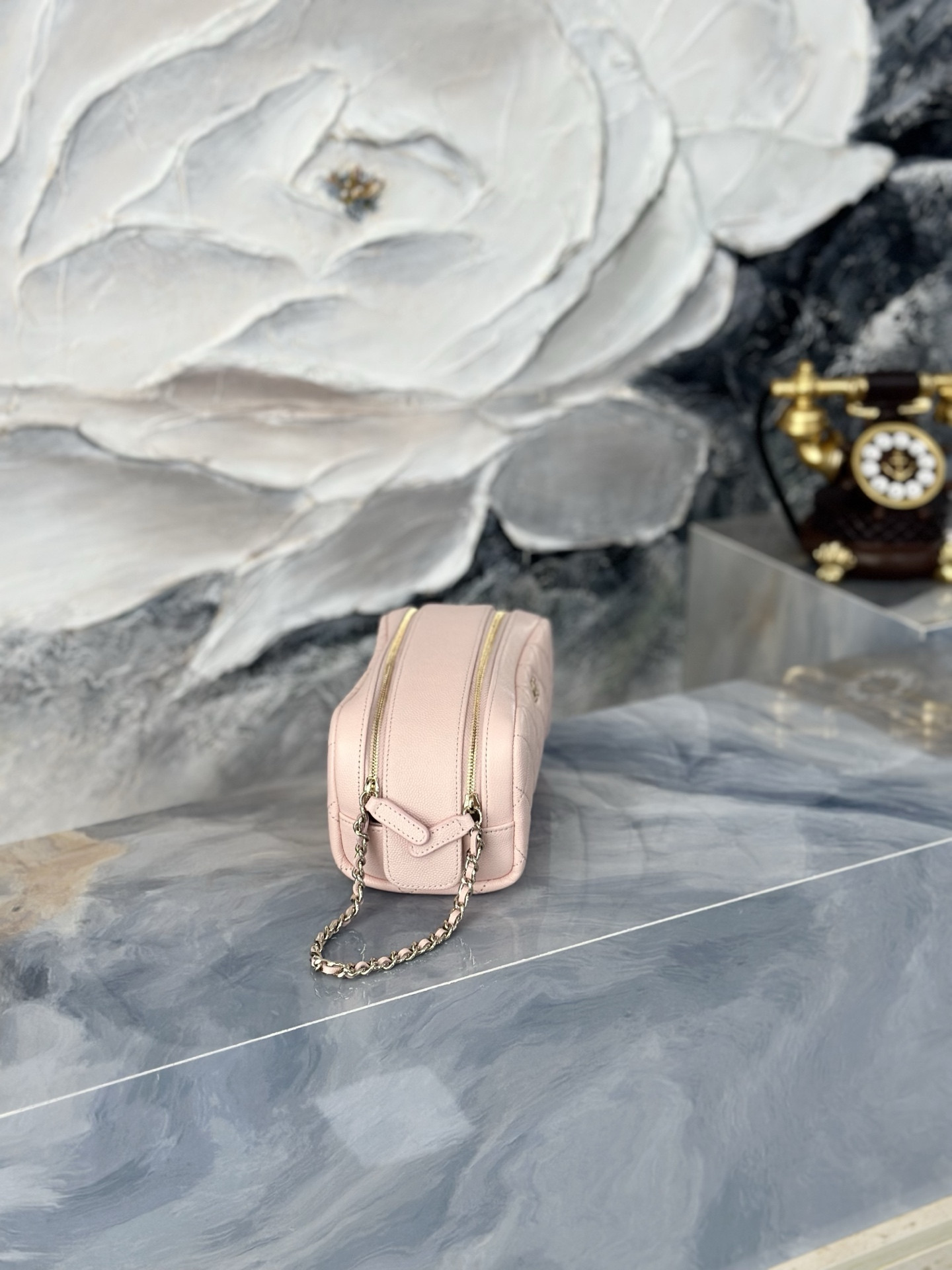 Chanel Pouch Bag A31109 18x9x9cm