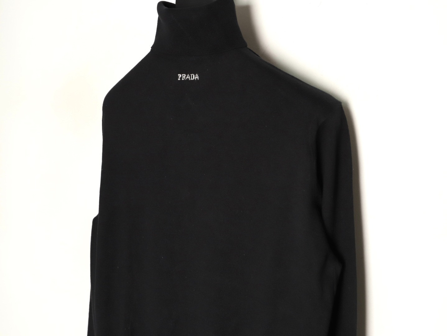 Pra*a prd sweaters