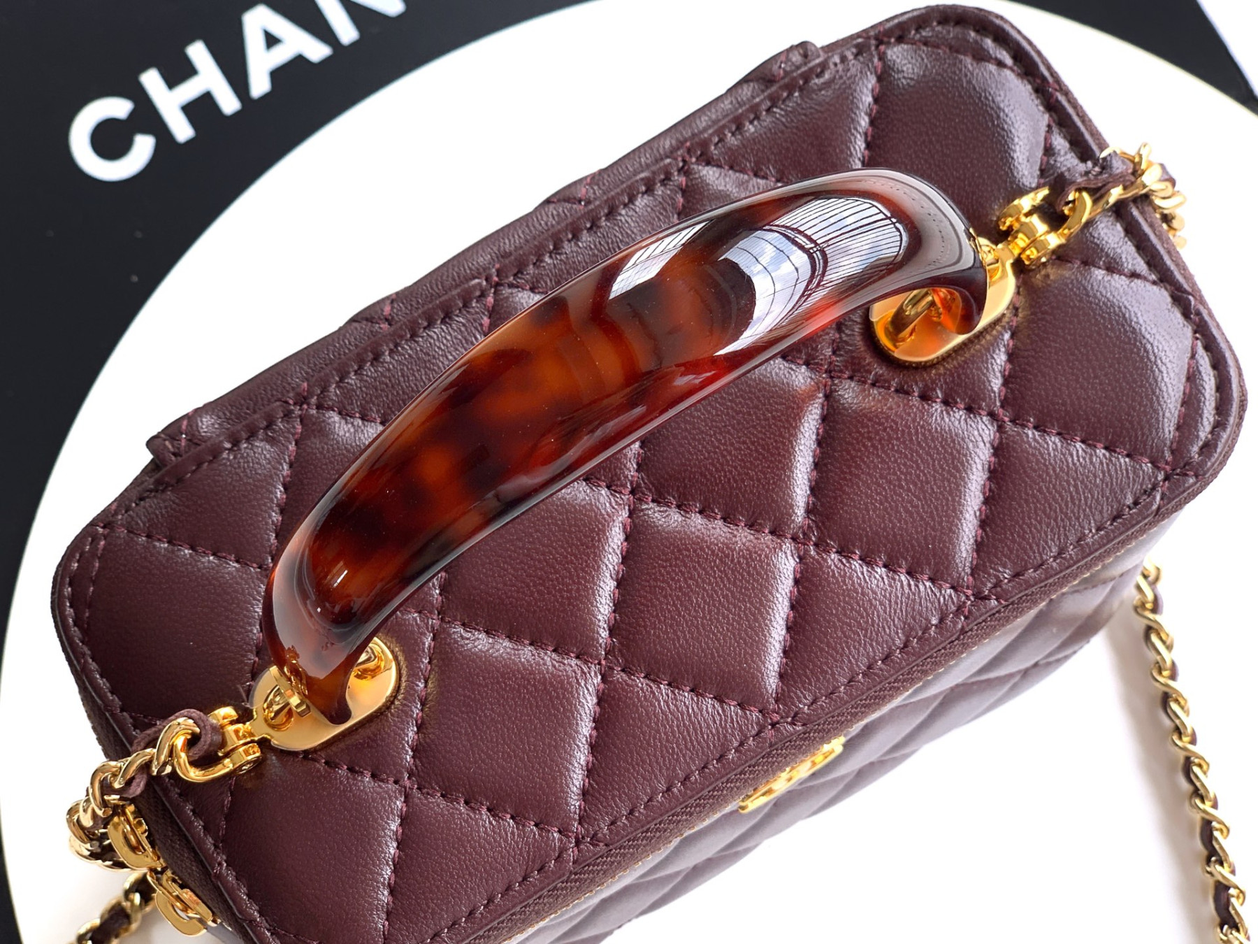 CHANEL Classic Vanity with chain Handbag 17x9.5x8cm