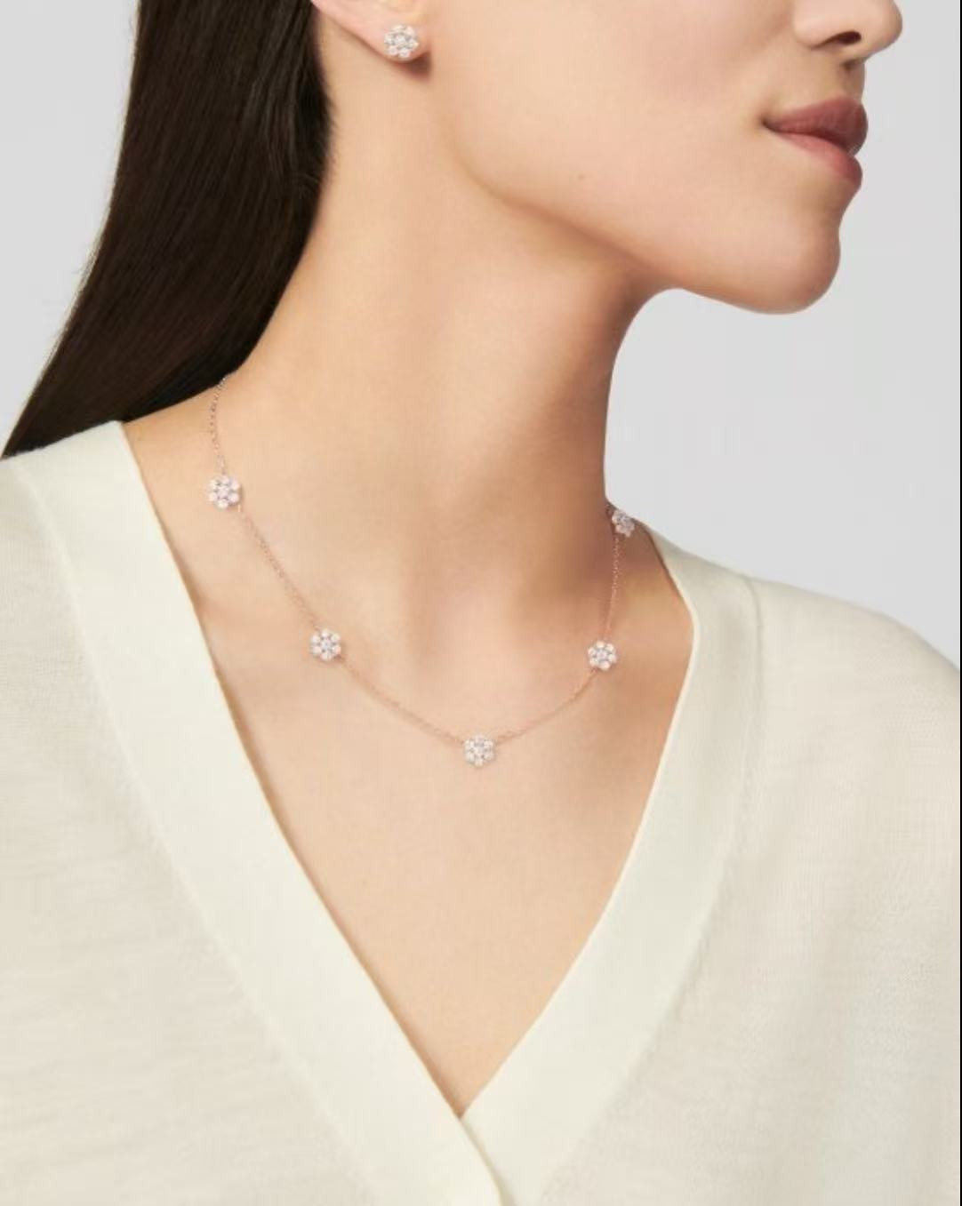 V*n Cl**f & arpels fleurette necklace