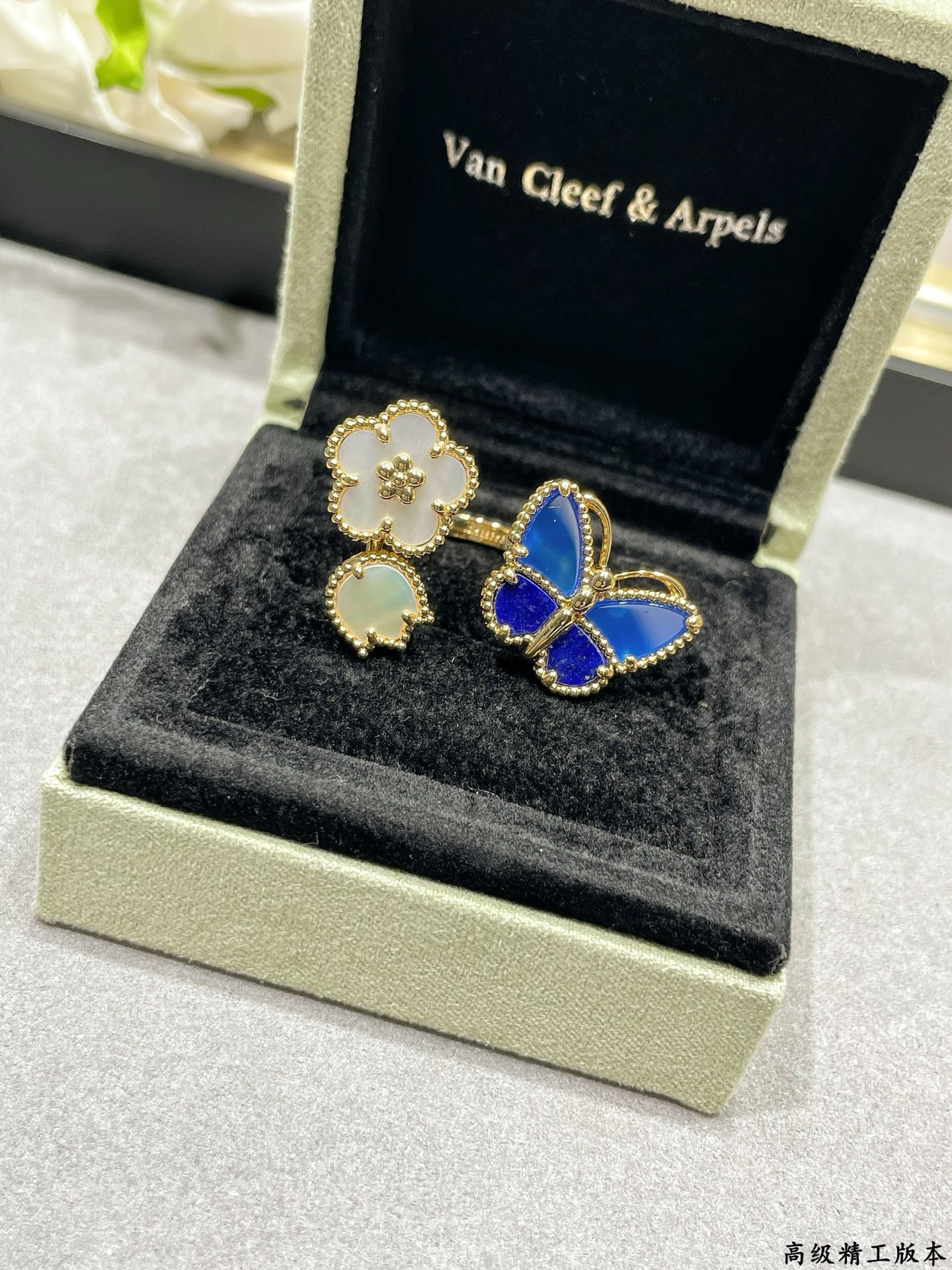 V*n Cl**f & arpels ring
