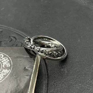 Ch*0me He**ts triple ring cross flower ring