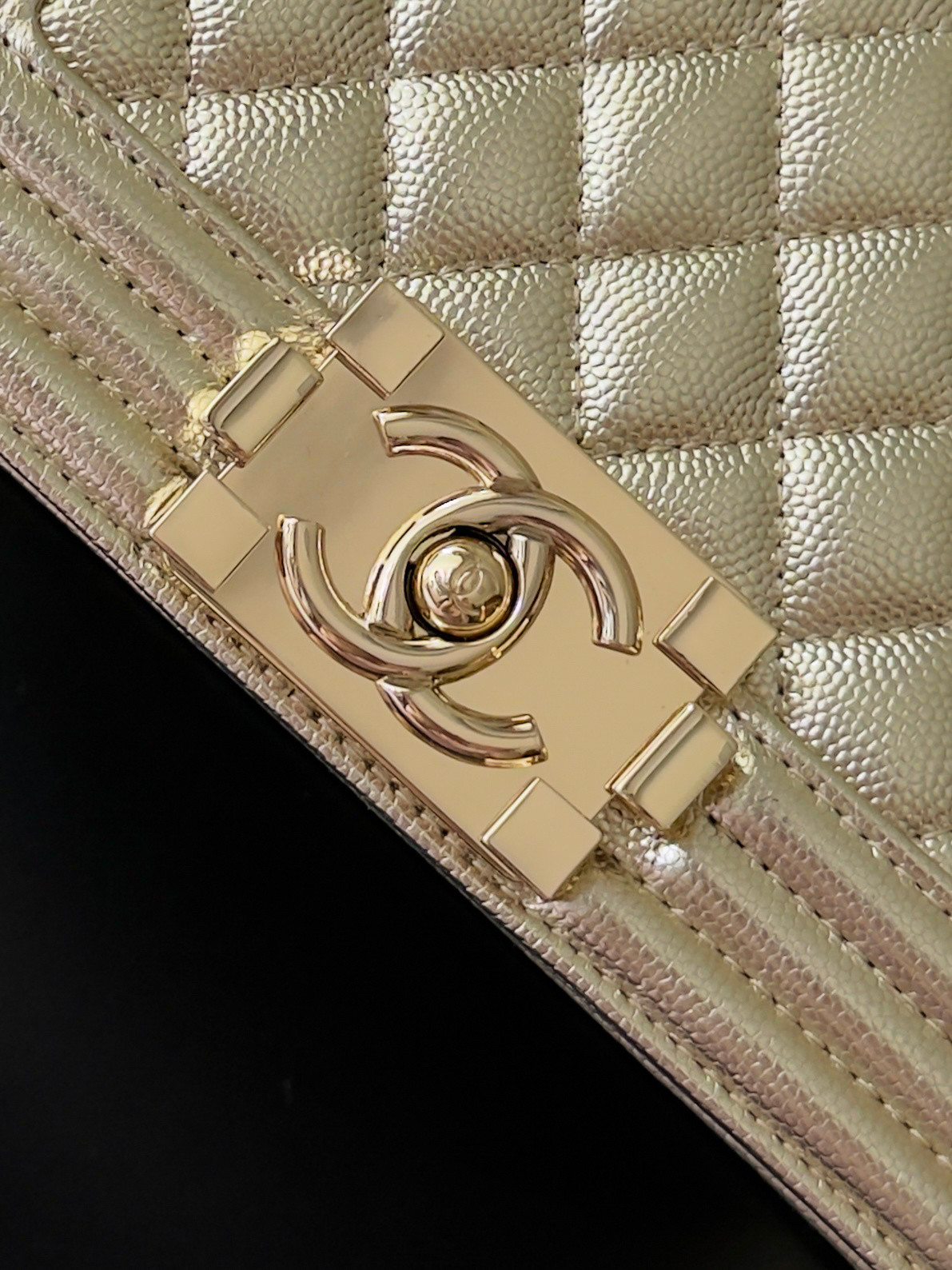Chanel Boy Handbag 12x20x7cm