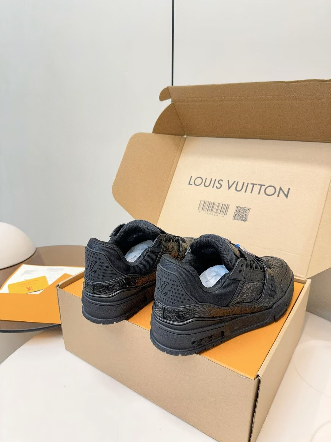 UA LV trainer Sneakers