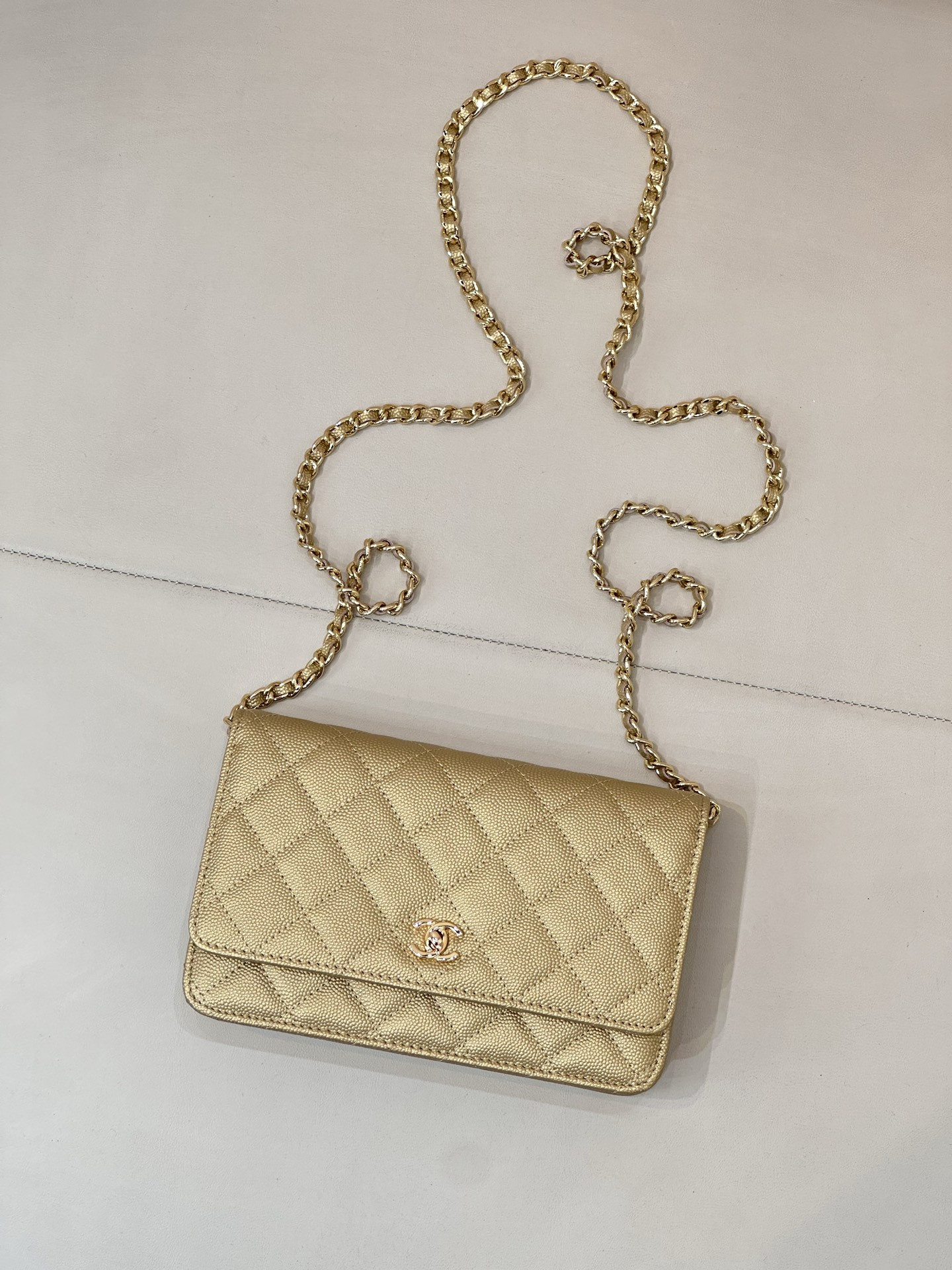Ch**el woc classic wallet on chain 13x19x3cm