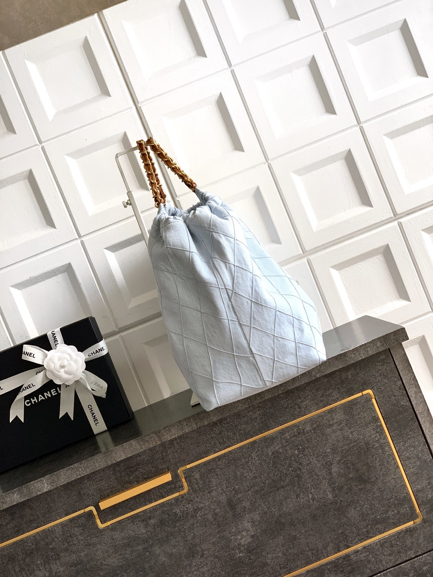 Chanel Small Shopping Bag AS6191 20x43x17cm