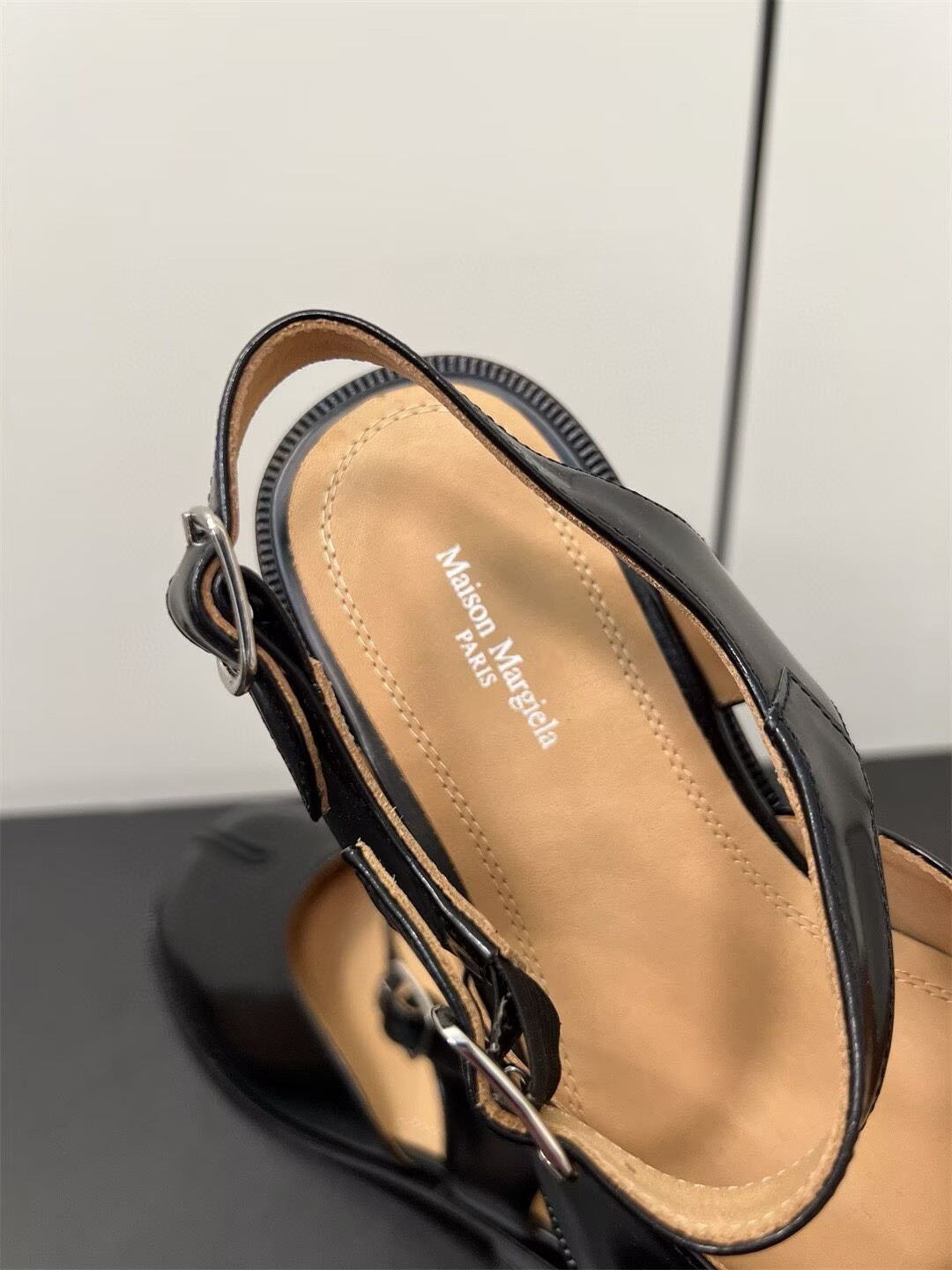 ua ma1s0n Marg*e1a tabi sandals