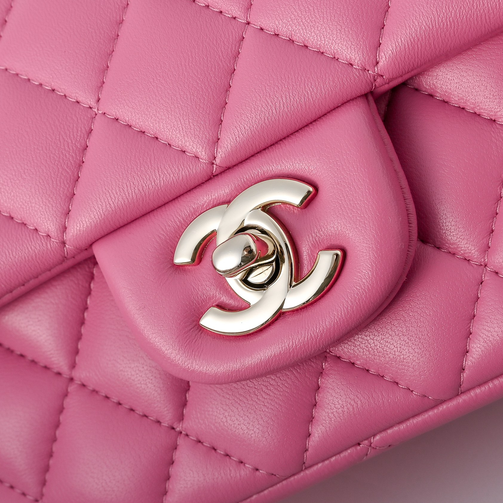 Chanel Mini Flap Bag 20x12x6.5cm