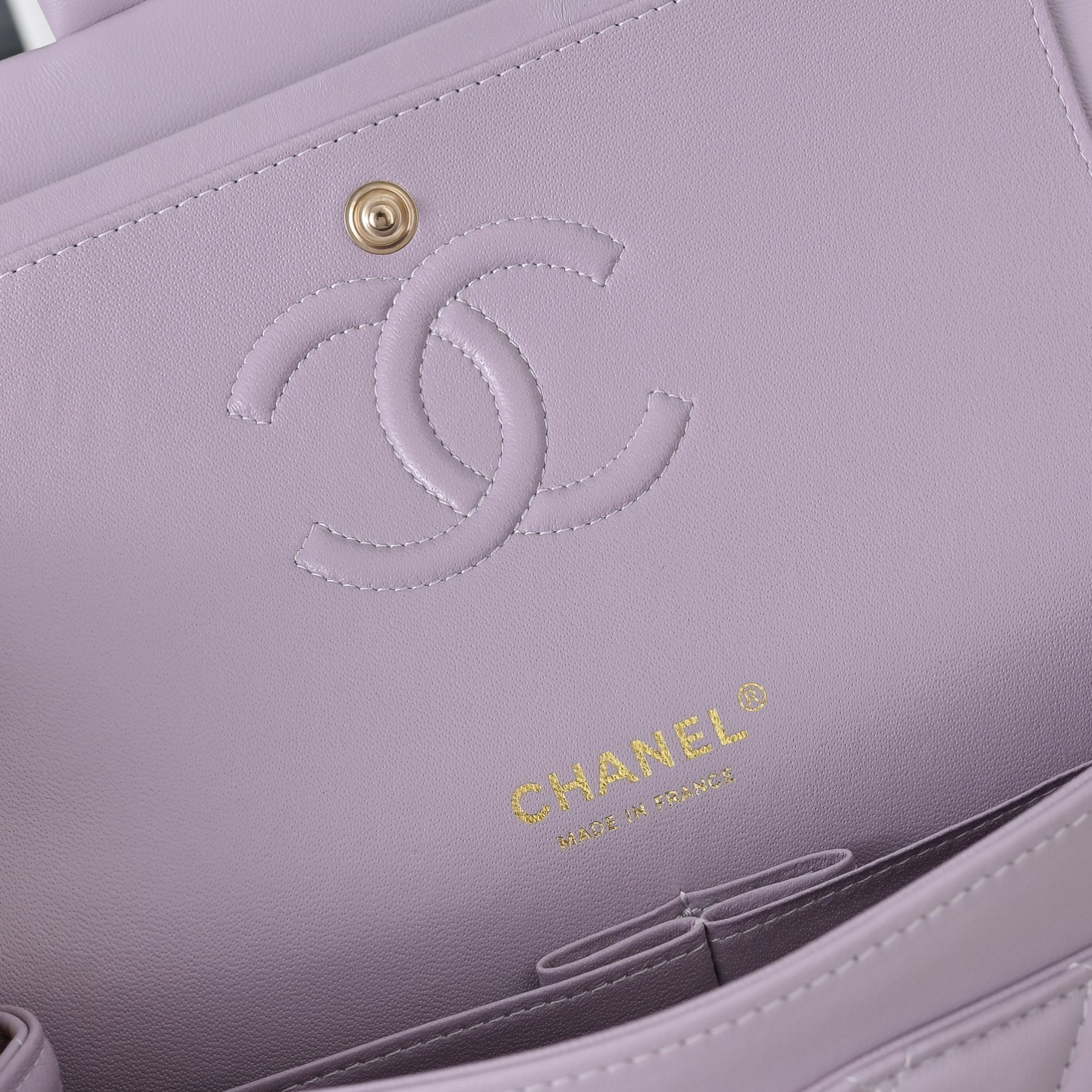 Chanel Classic Flap handbag Light purple with light gold hardware A01113 23x14.5x6cm