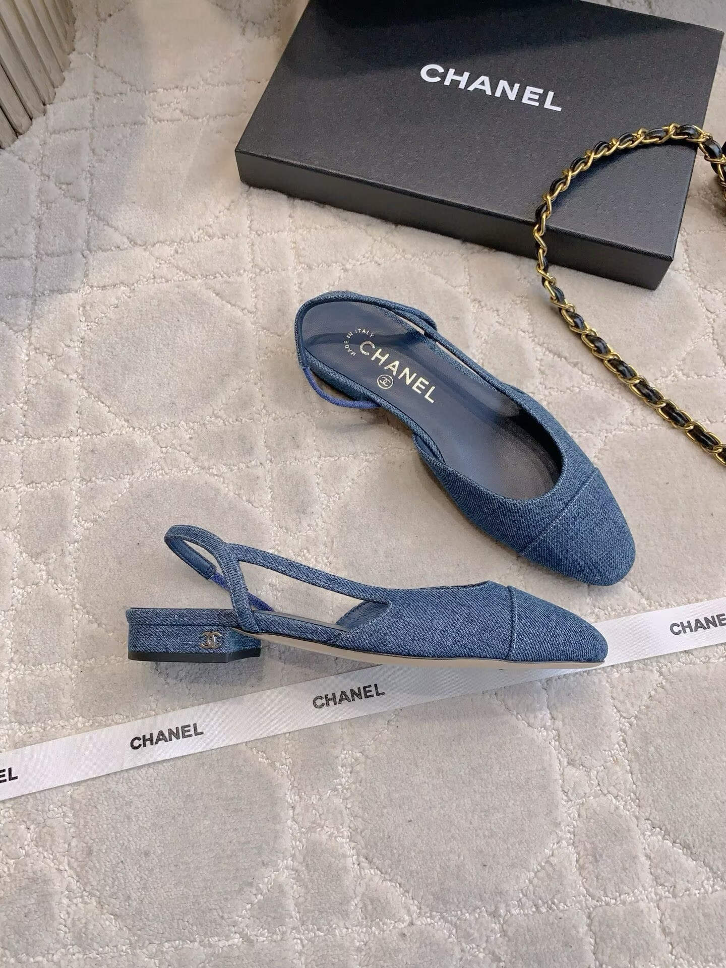 ua Ch**el slingback flats