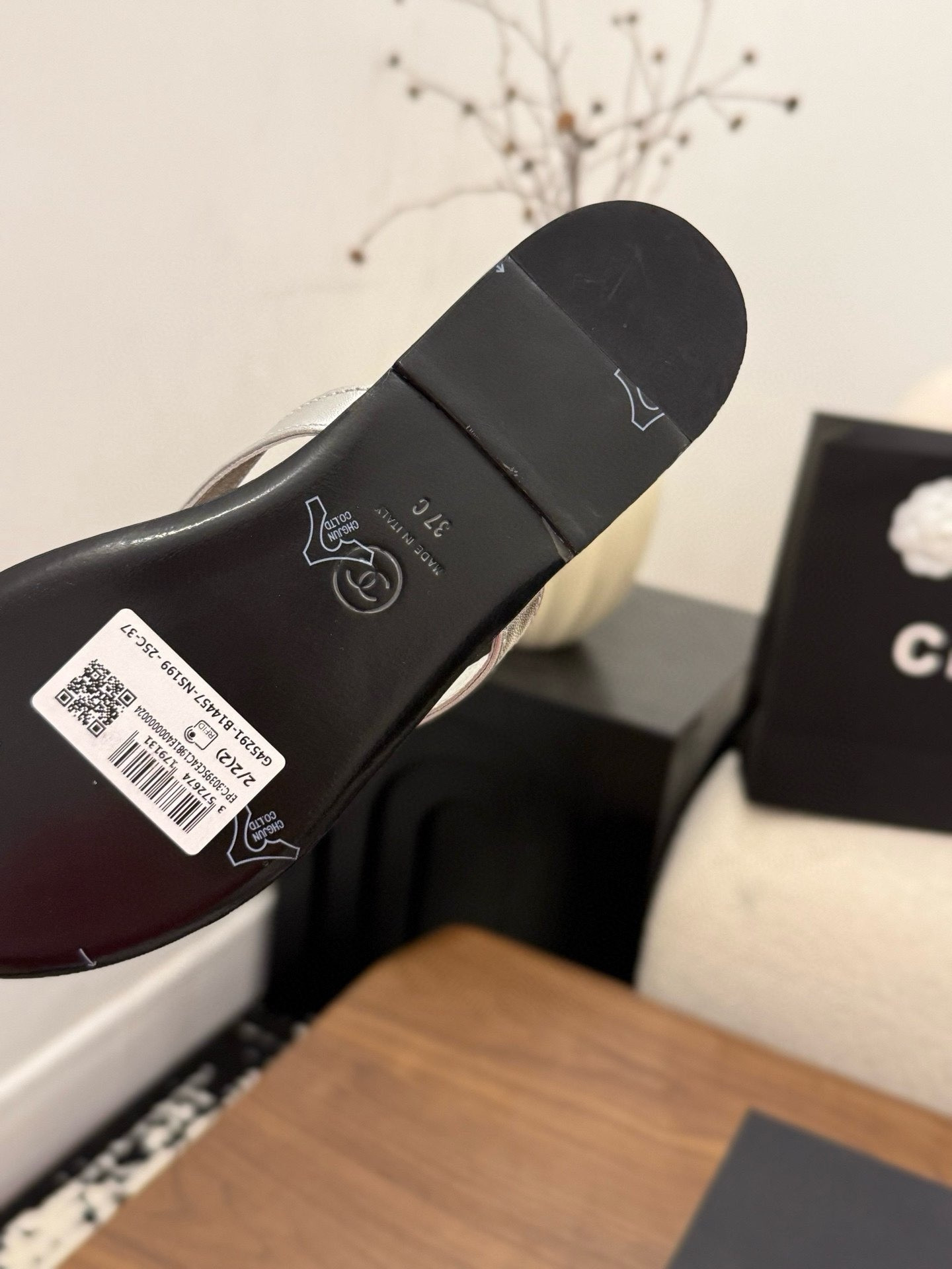 UA Chanel Slides