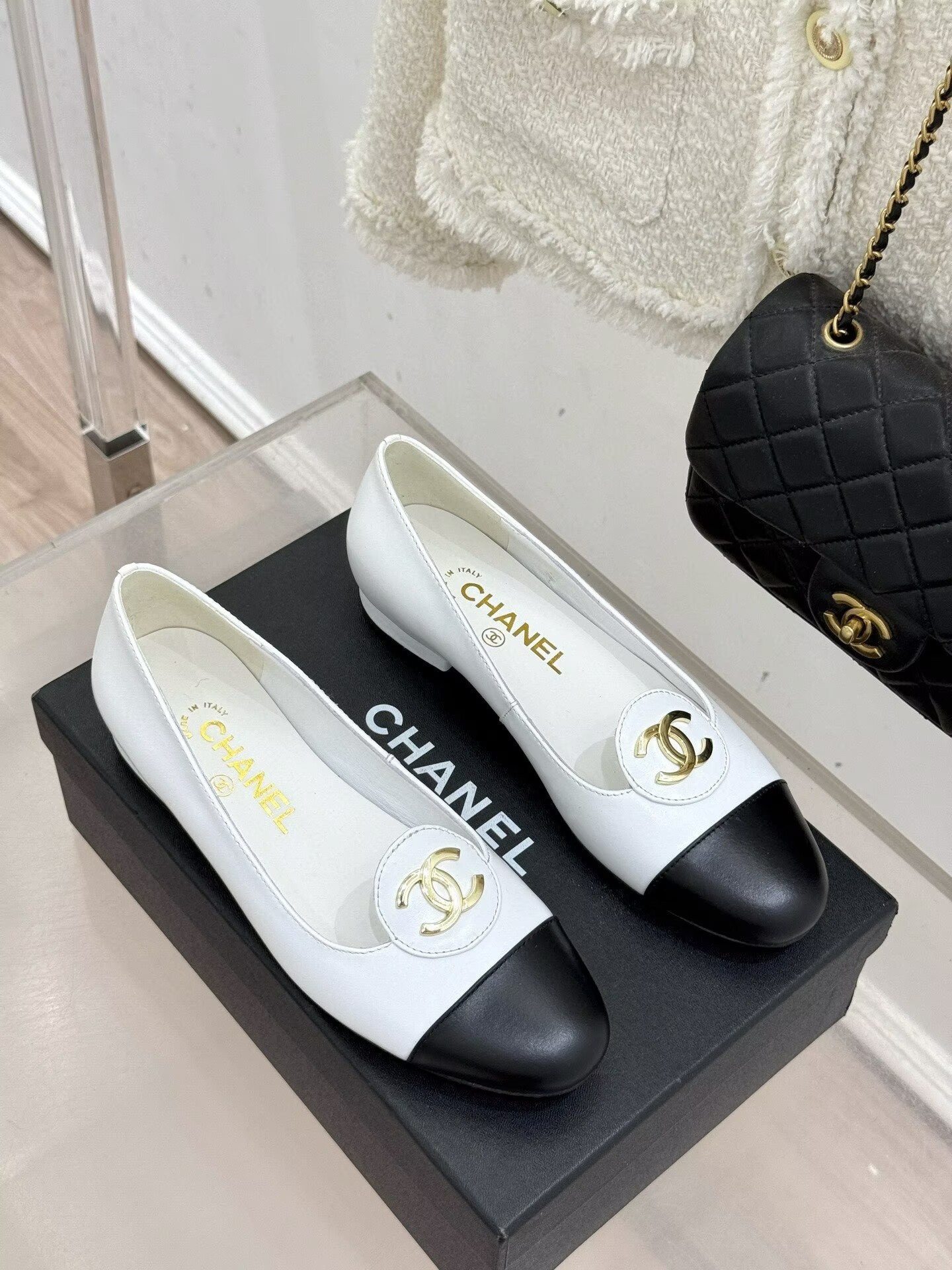 ua Ch**el ballet flats
