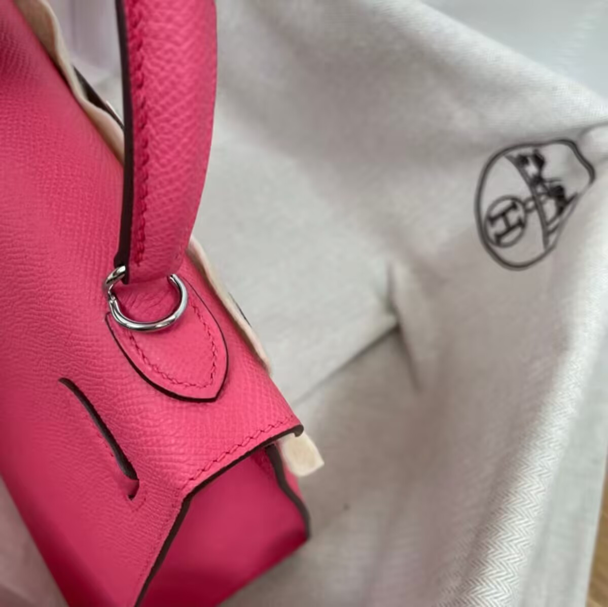 HERMÈS Kelly Silver-Tone Hardware 25 28