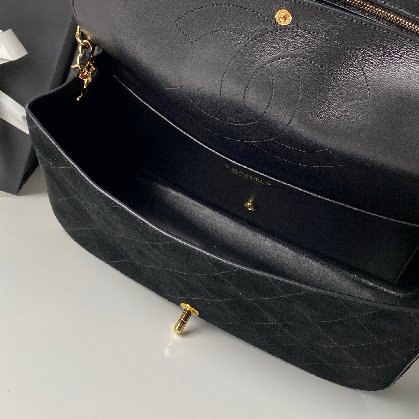 Chanel Maxi Flapbag Gold hardware AS6281 19.5x32x10cm