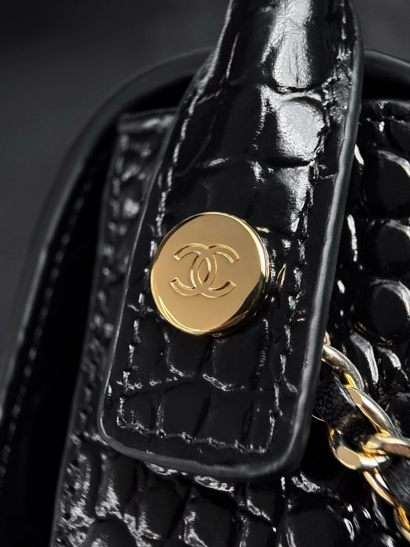 Chanel Mini Flap Bag With Handle AS6424 14.5x19.5x5cm