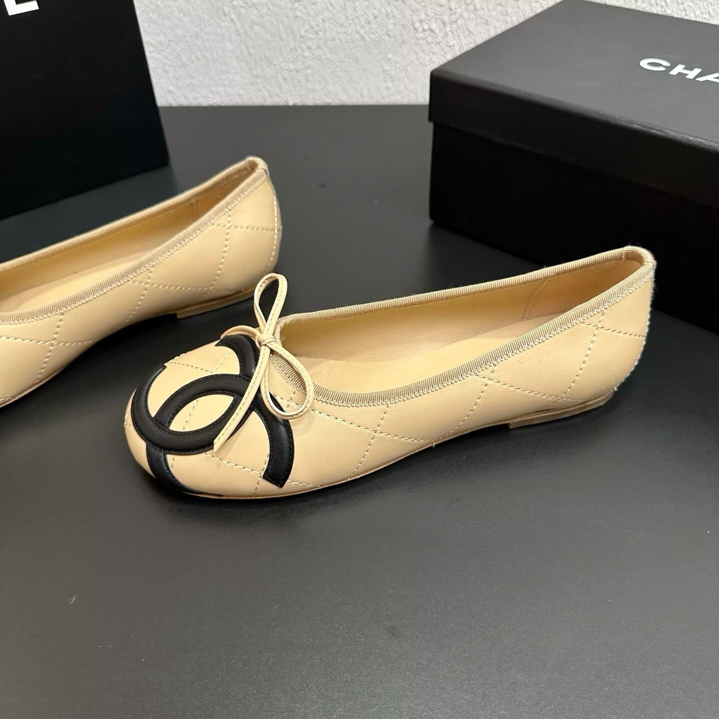 ua Ch**el ballet flat