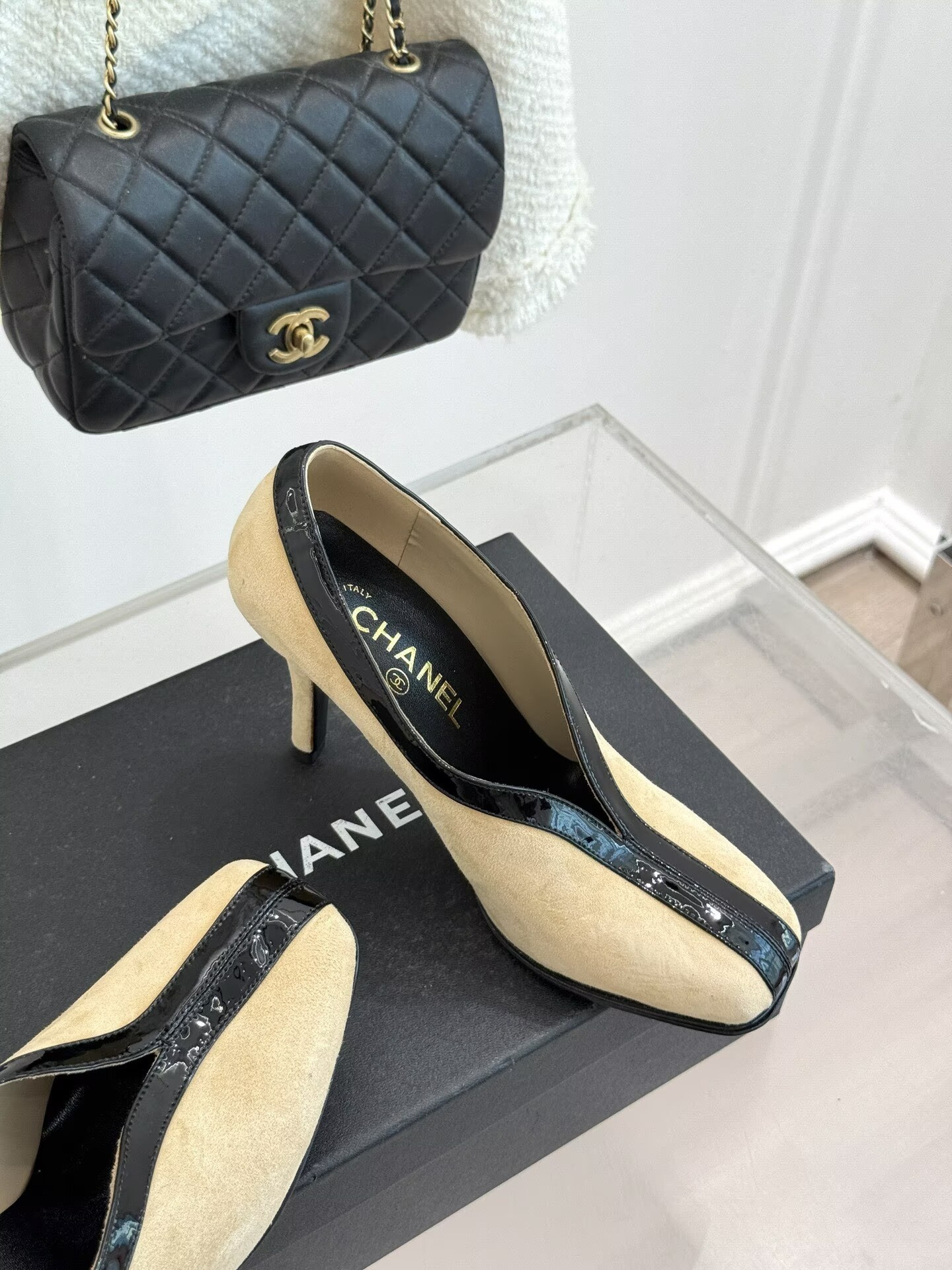 ua Ch**el pumps