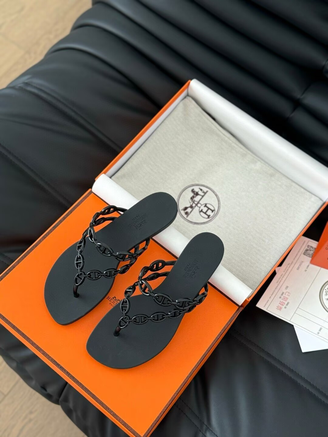 ua H**me5 island sandal