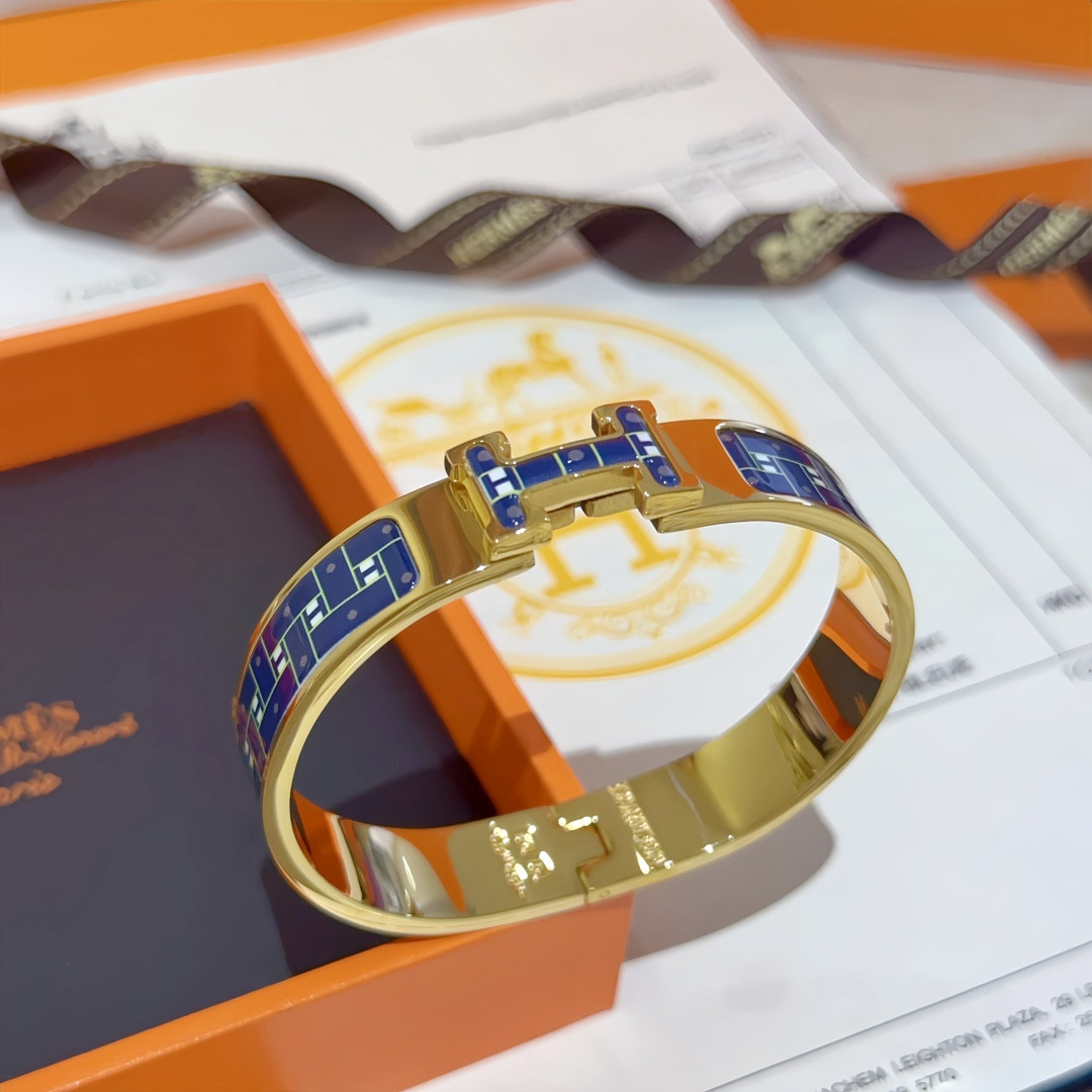 H**me5 enamel bracelet