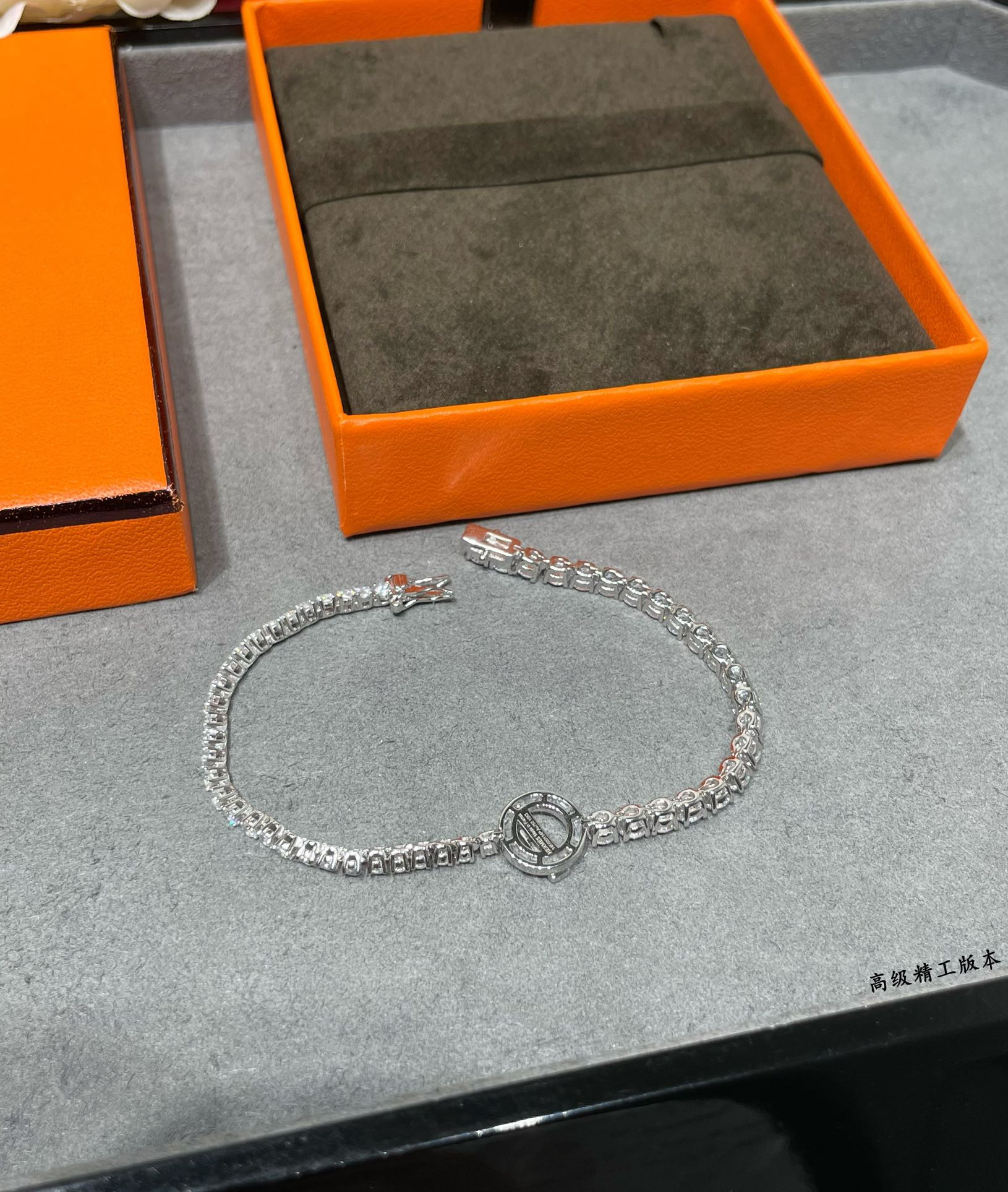 H**me5 OT square D1am0nd Bracelet