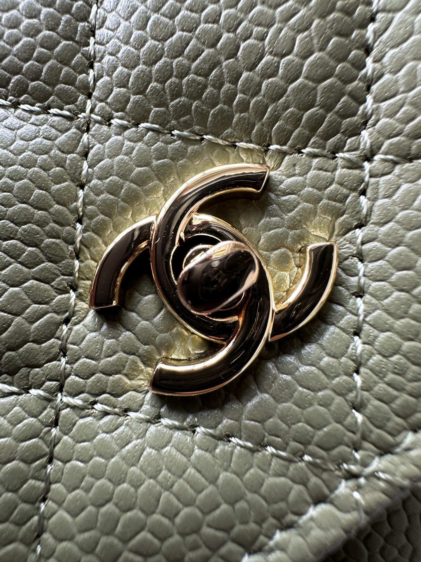 CHANEL WOC CLASSIC WALLET ON CHAIN 13x19cm