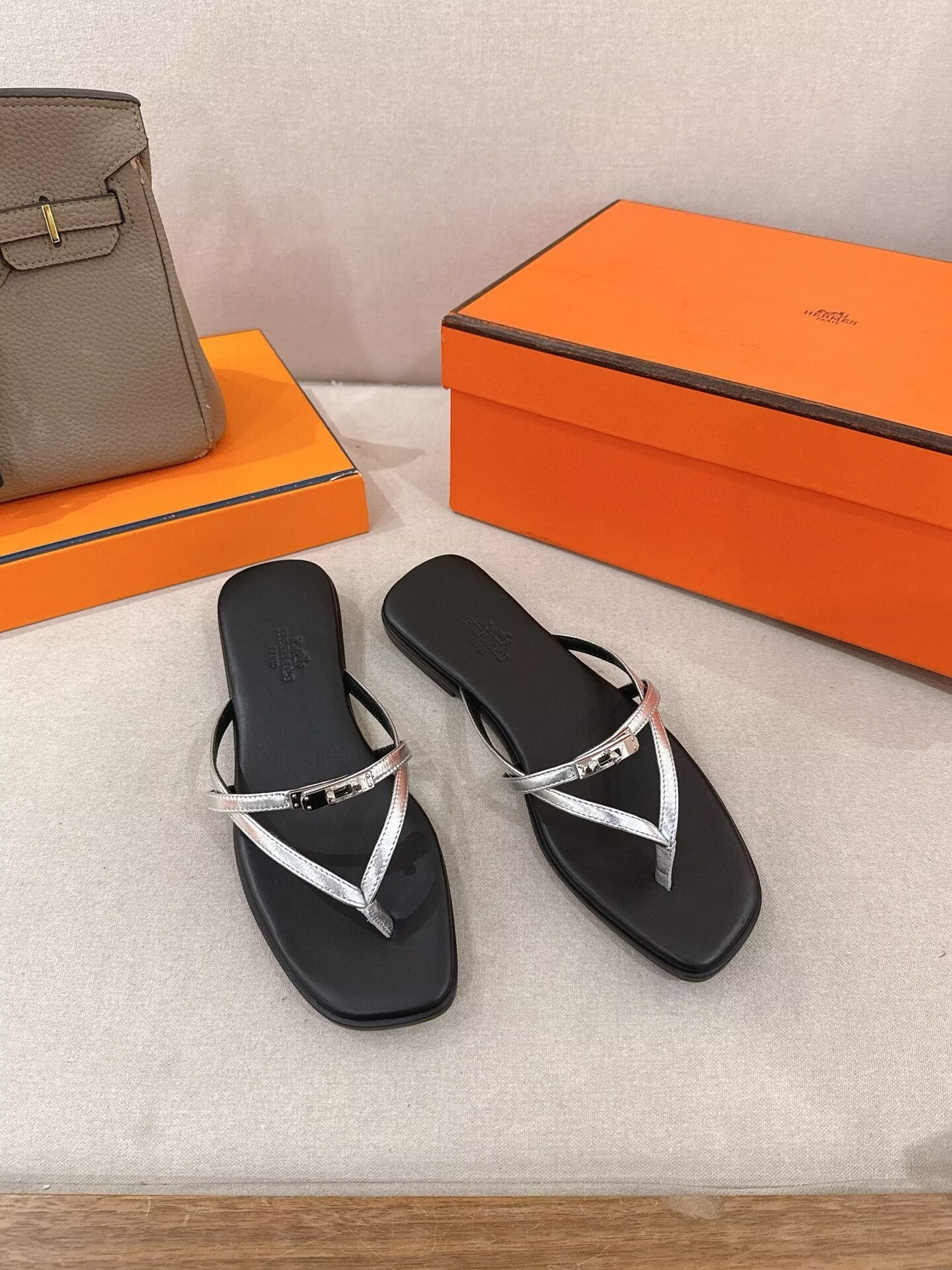 ua H**me5 miss sandals