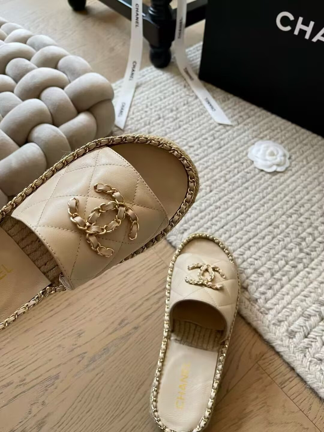 UA Ch**el Slides