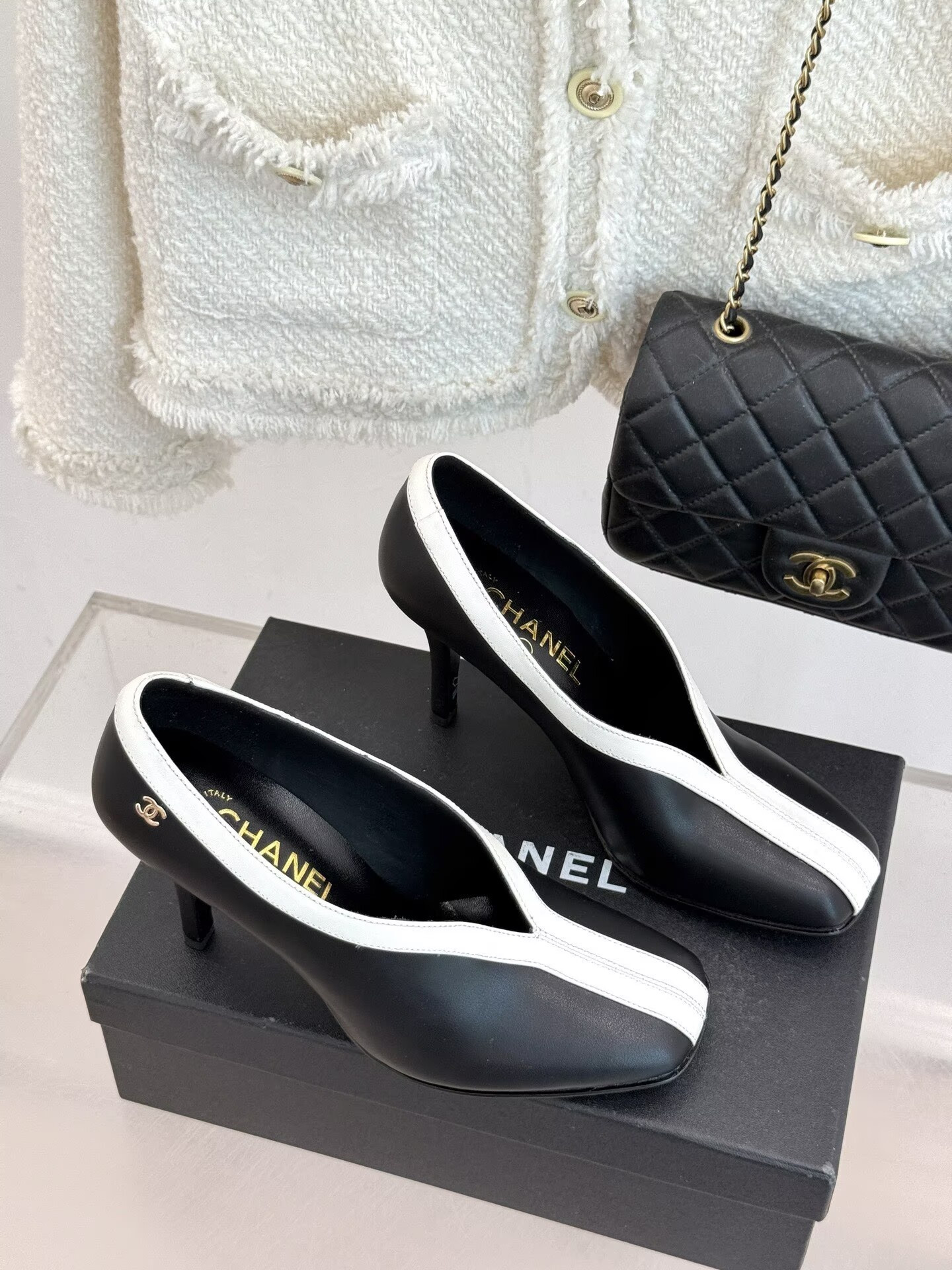 ua Ch**el pumps