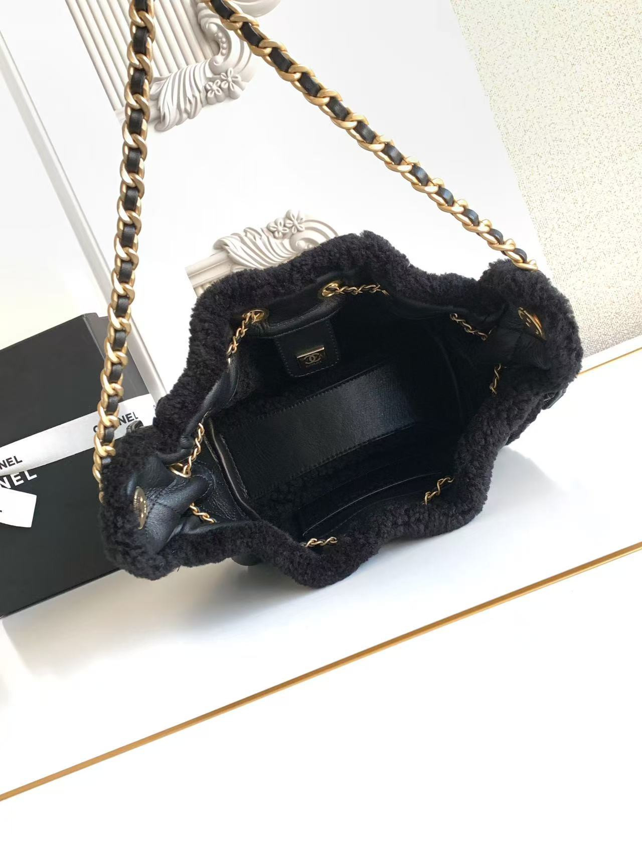 CHANEL 25C Bucket Bag 20x22x12.5cm