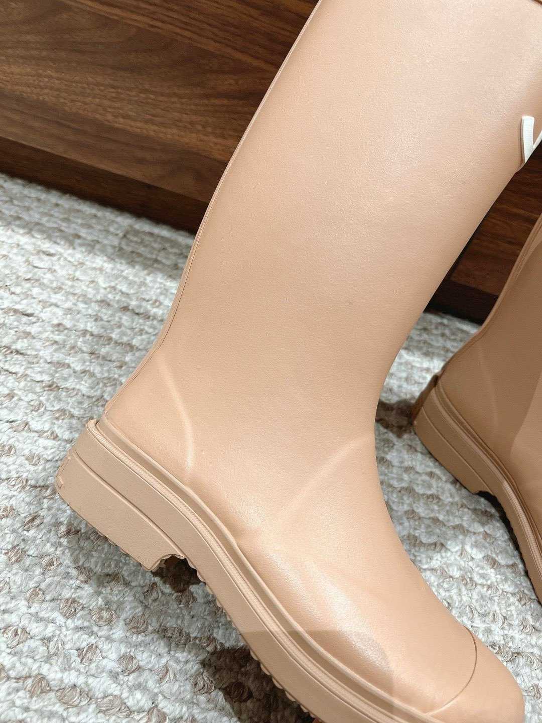 ua Ch**el boots (7-10 days production time)