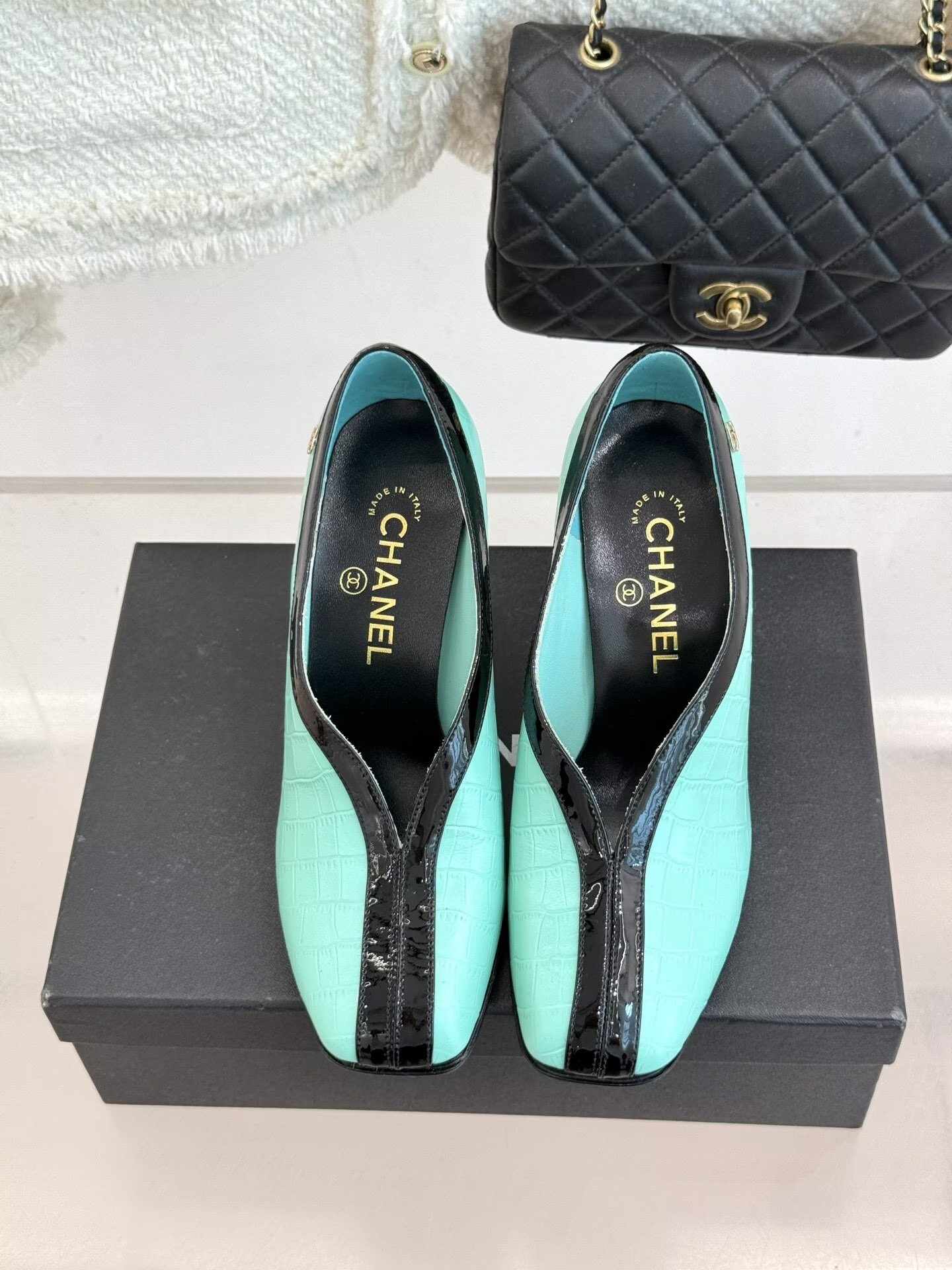 ua Ch**el pumps