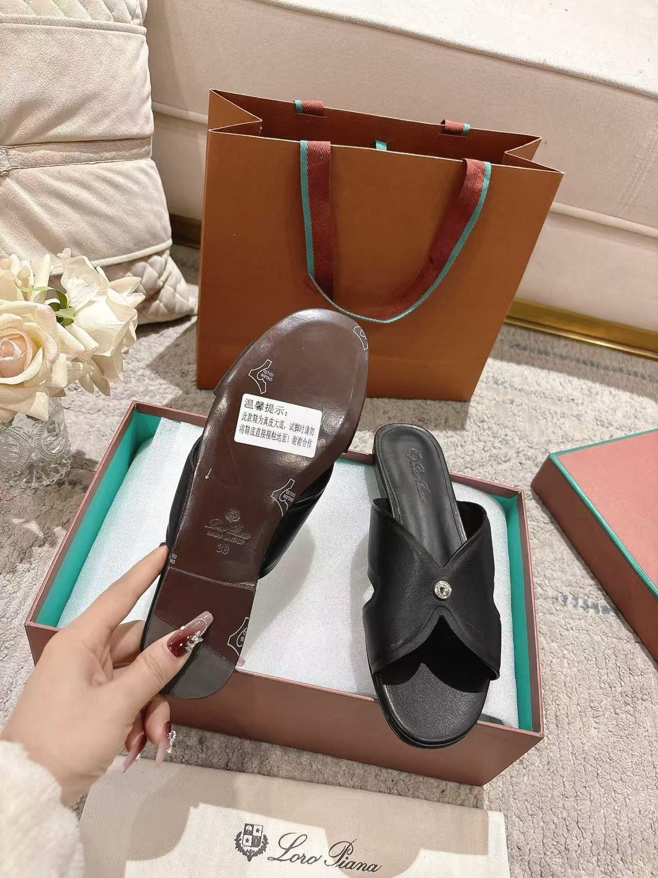 UA L0r0 P1ana Vera Sandal