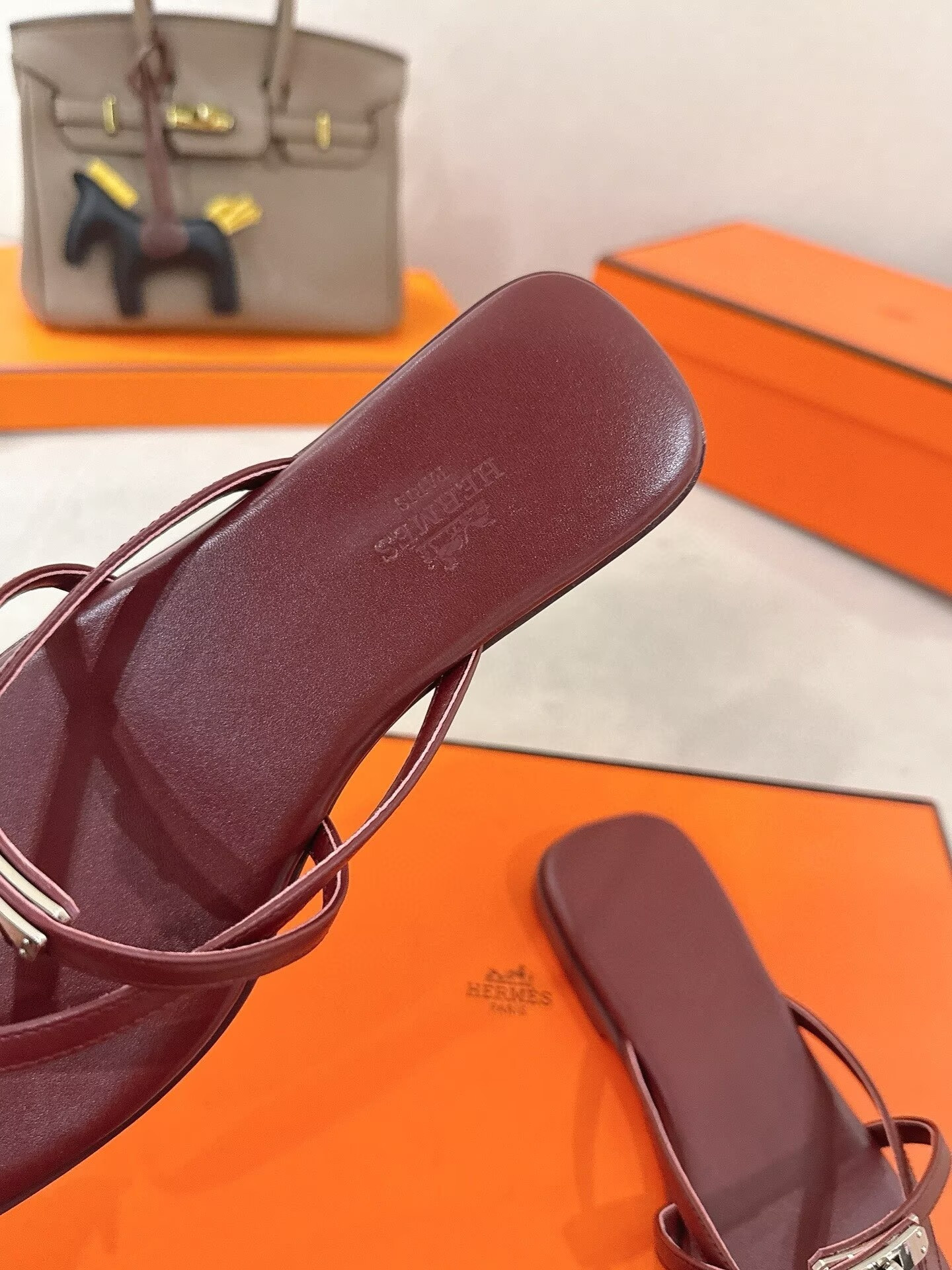 ua H**me5 miss sandals