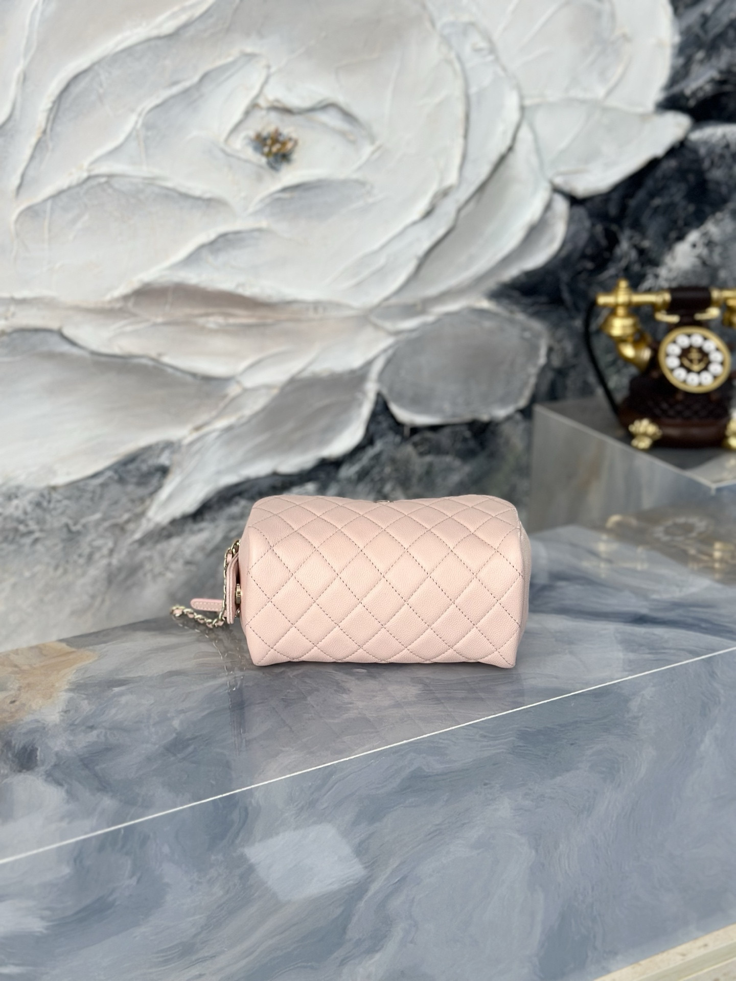 Chanel Pouch Bag A31109 18x9x9cm