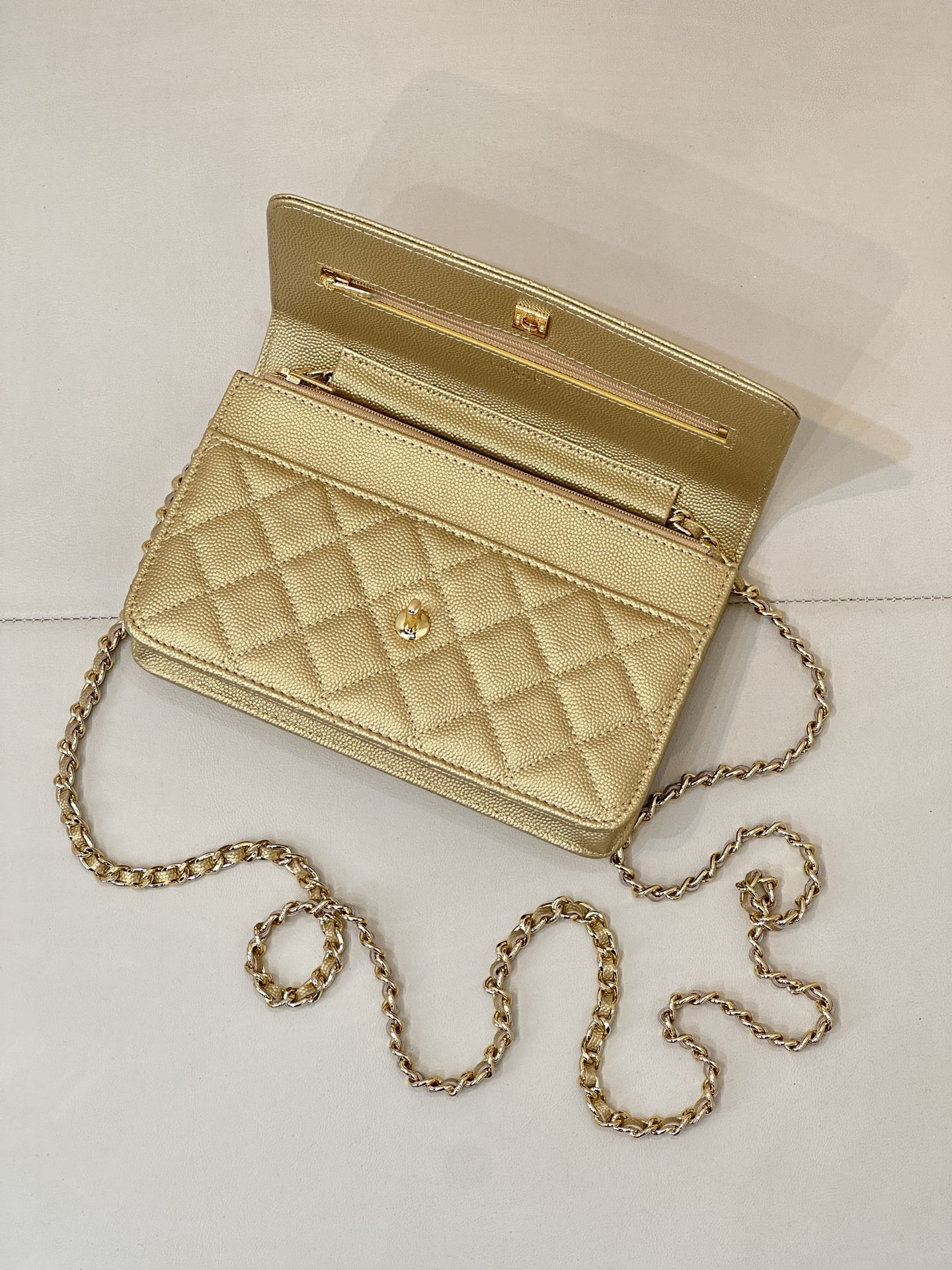 Ch**el woc classic wallet on chain 13x19x3cm