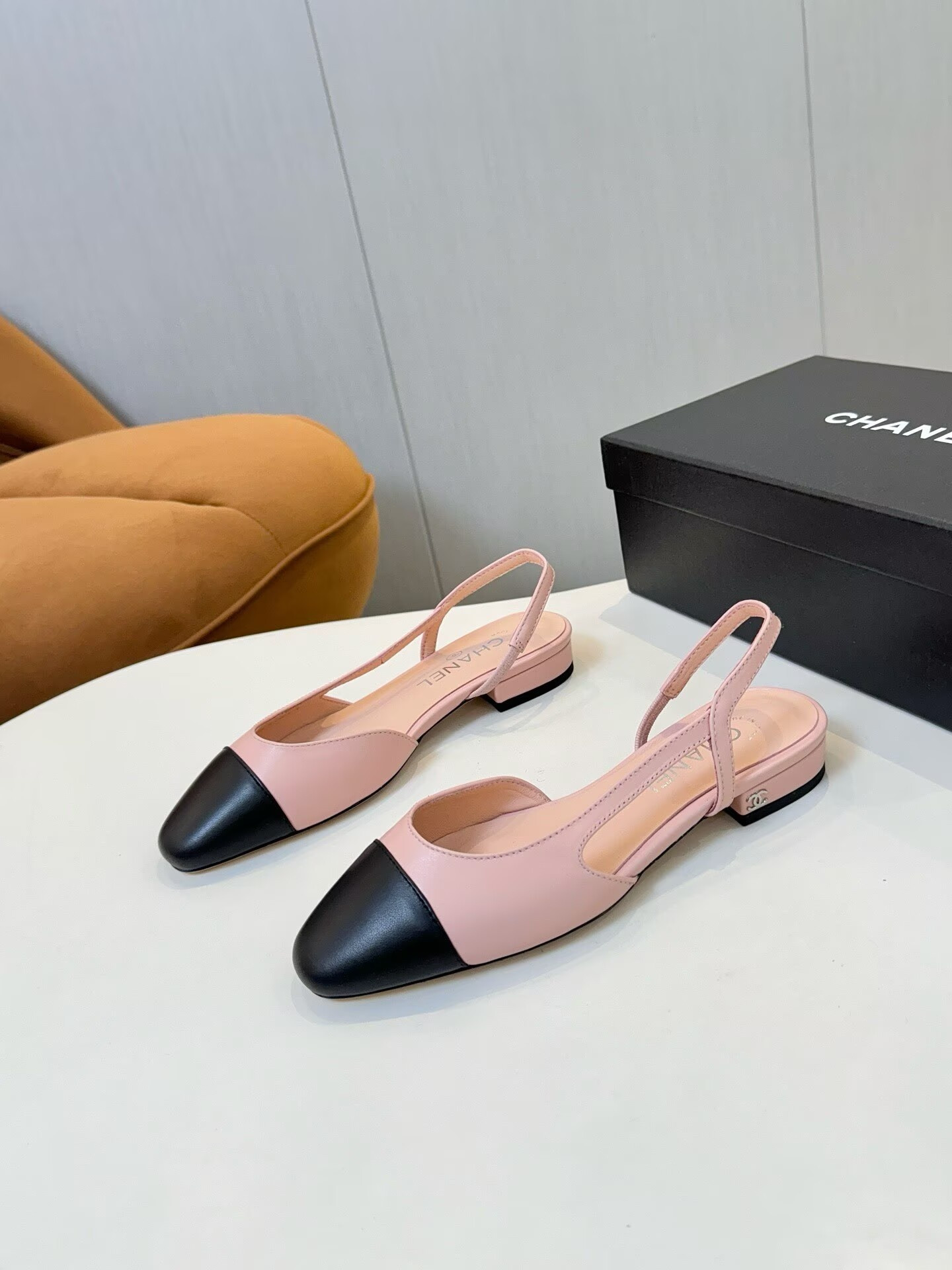 ua Ch**el slingbacks flat