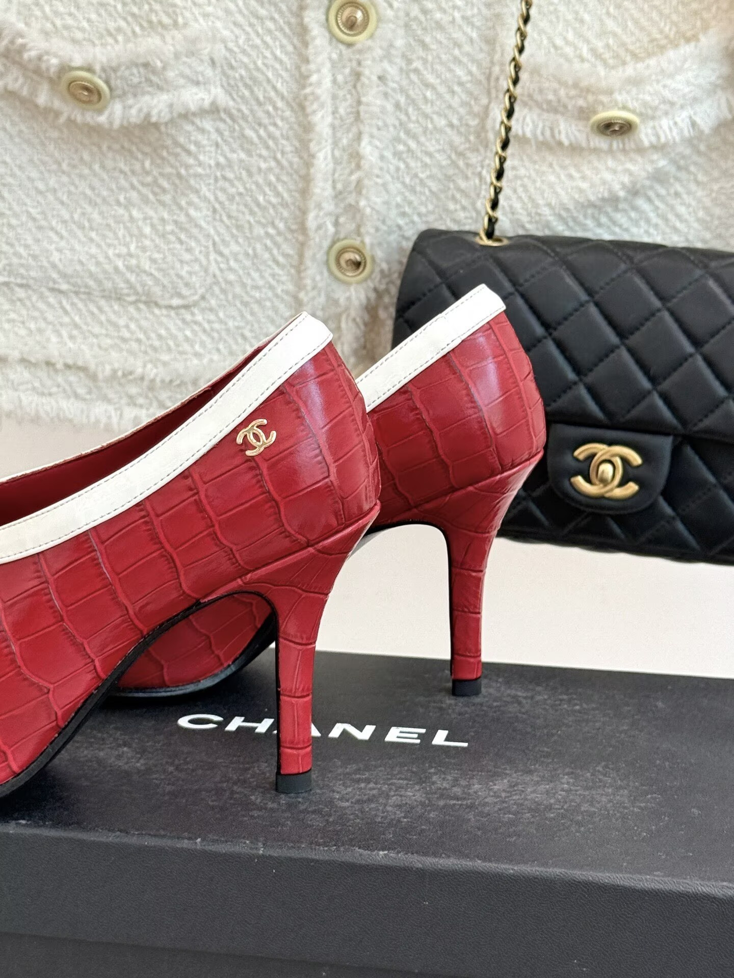 ua Ch**el pumps