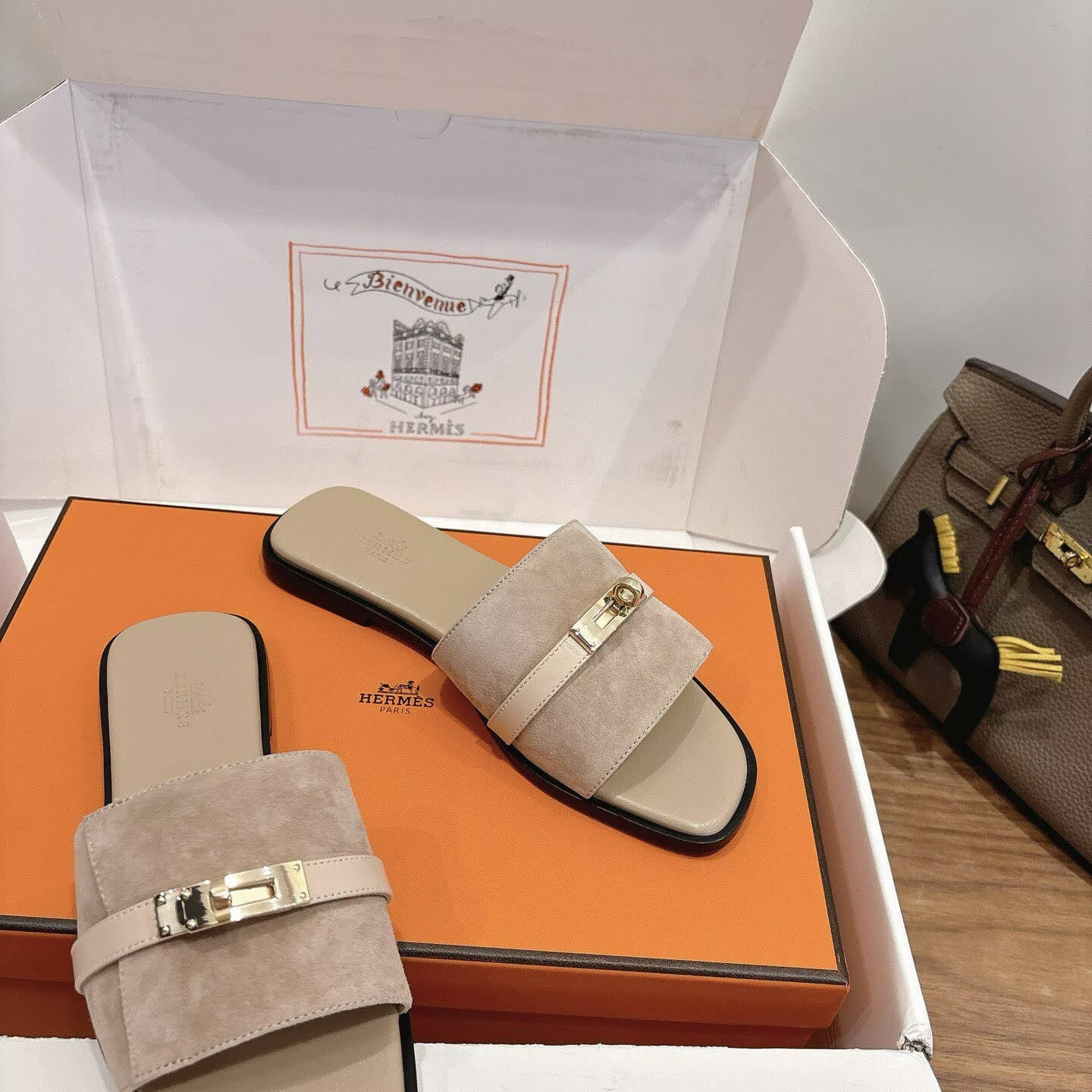 ua H**me5 giulia sandal